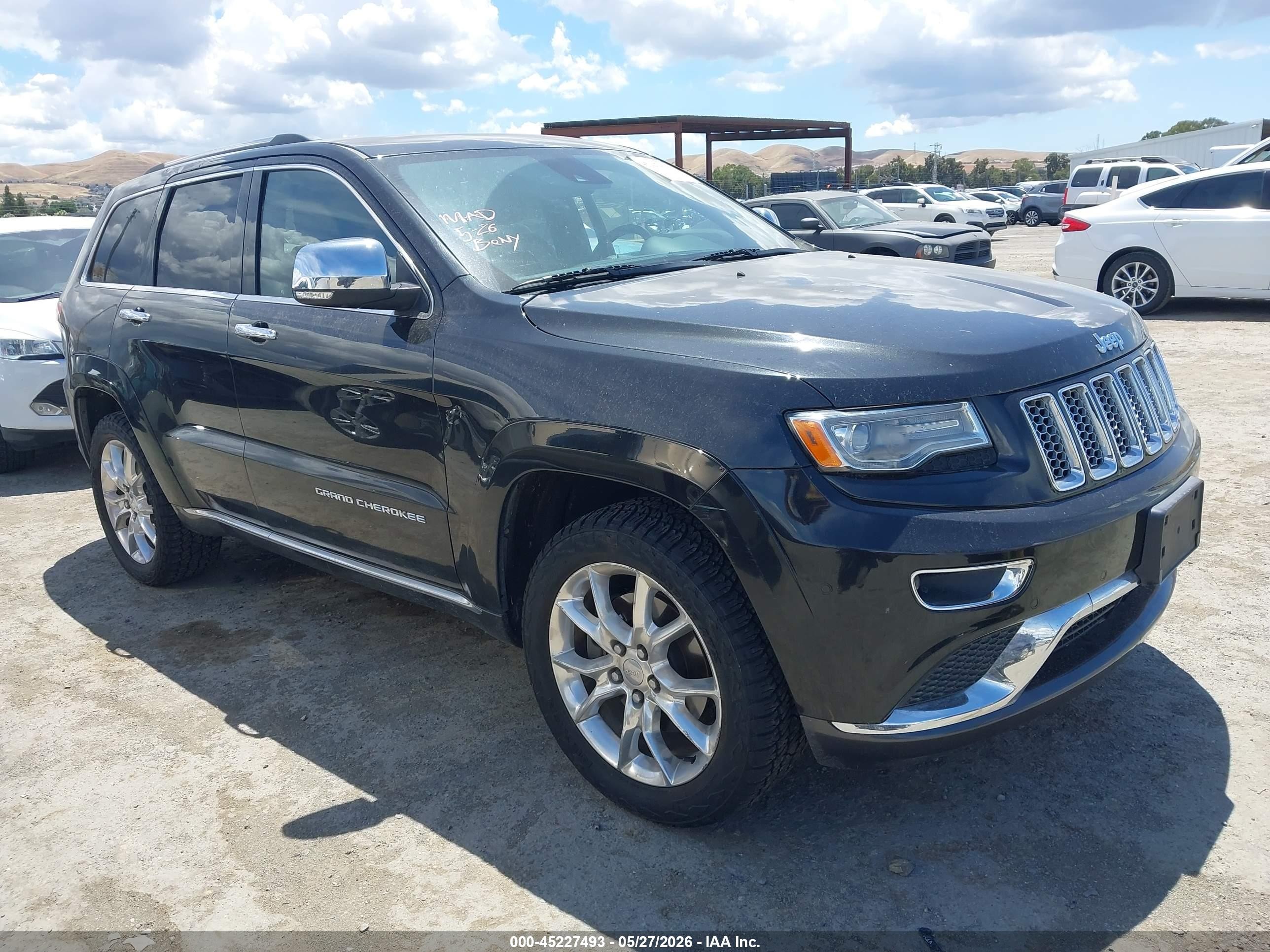 2014 Jeep Grand Cherokee Summit, VIN 1C4RJFJM1EC417495 — Normal wear