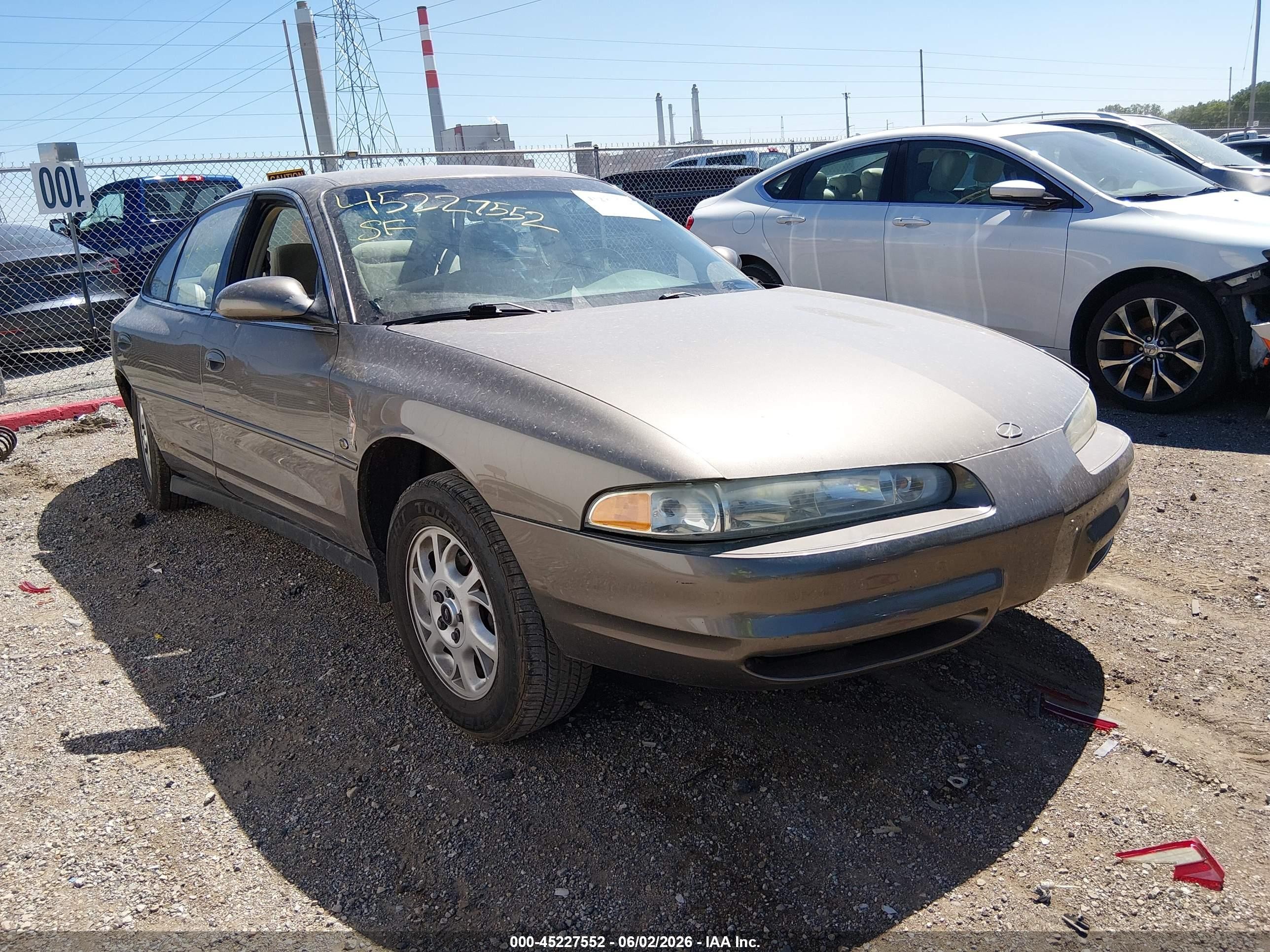 2000 Oldsmobile Intrigue GL, VIN 1G3WS52H1YF177105 — Бок