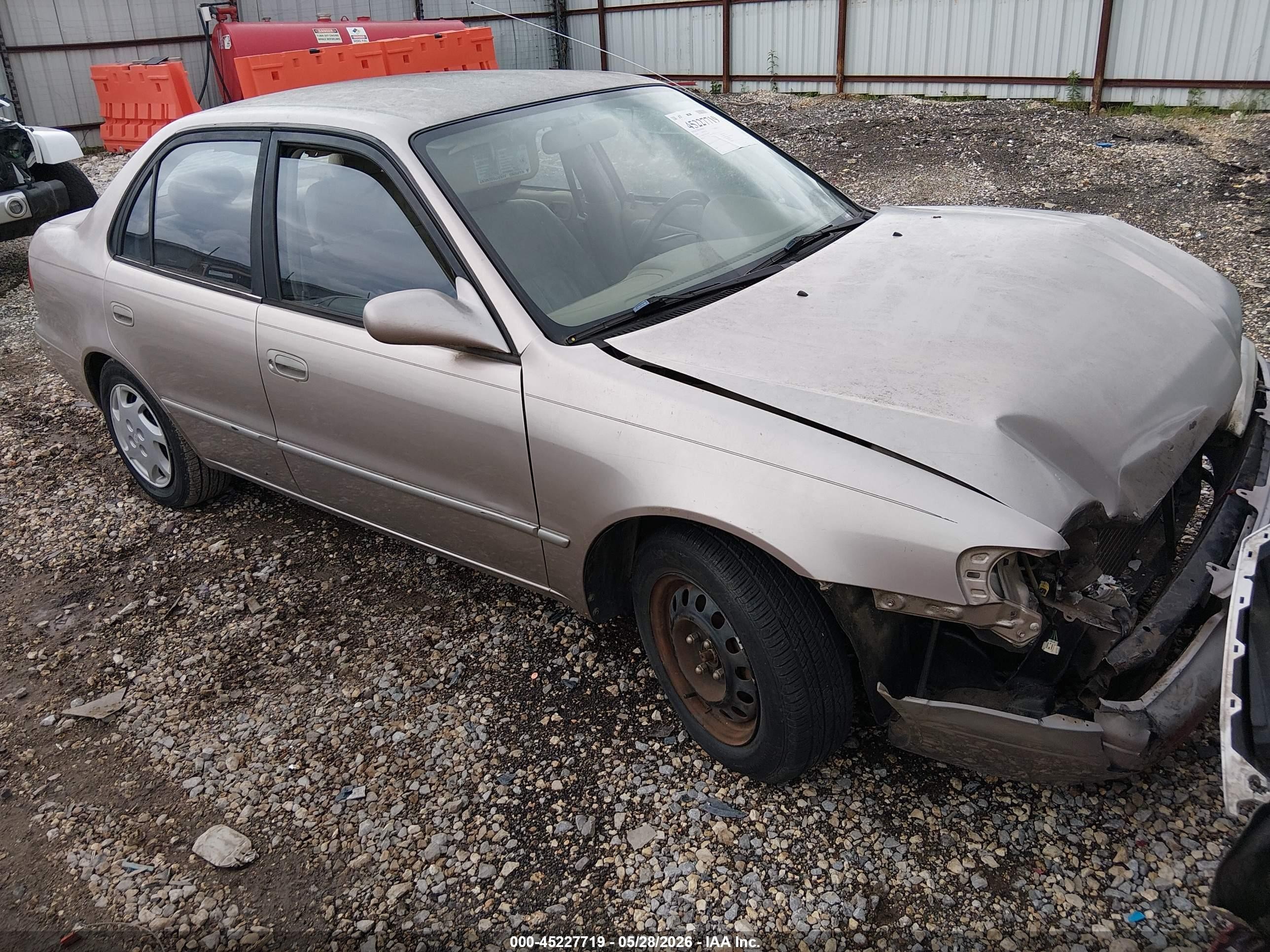 1999 Toyota Corolla CE, VIN 1NXBR12E4XZ148552 — Front end