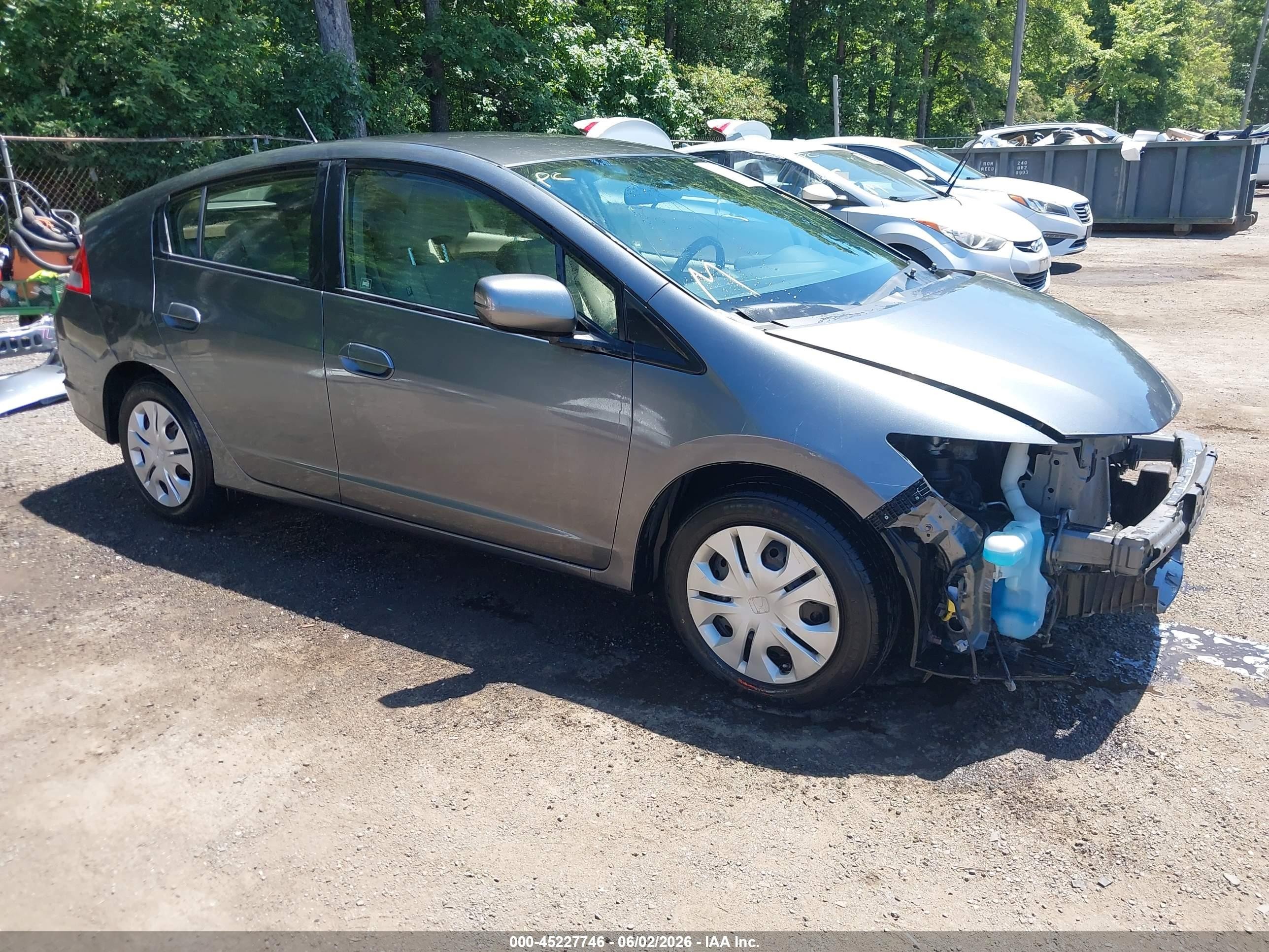 2013 Honda Insight, VIN JHMZE2H31DS003291 — Front end