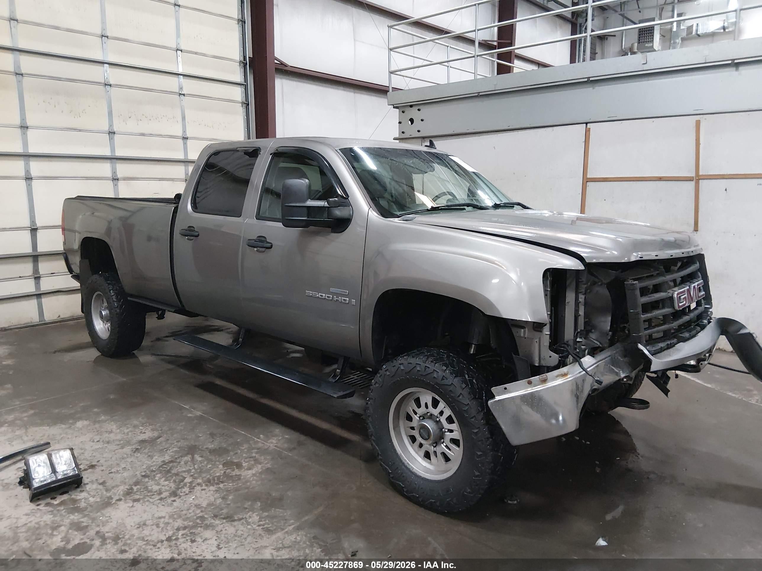 2008 GMC Sierra 3500HD SRW SLT, VIN 1GTHK33648F172765 — Front end