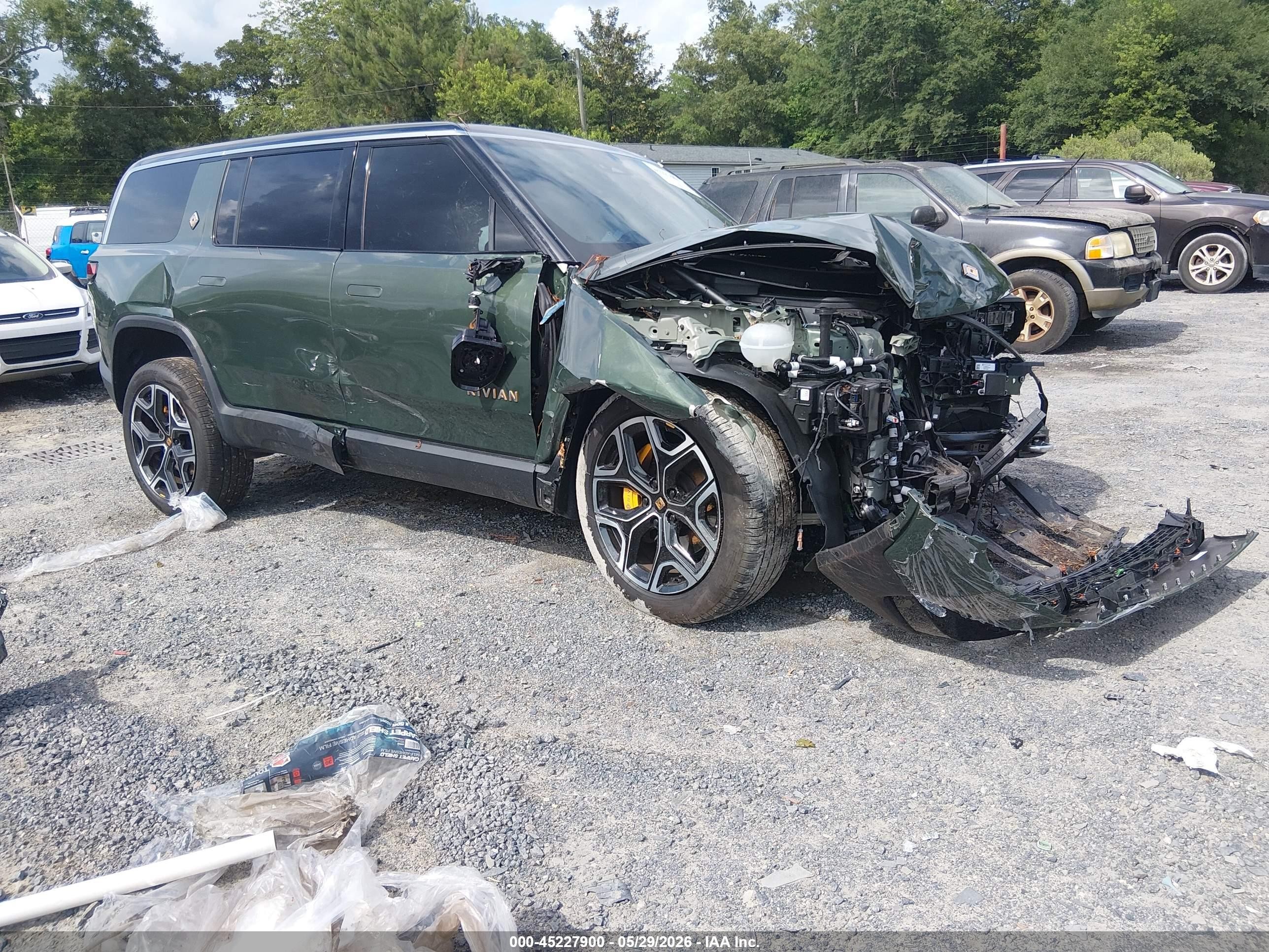 2023 Rivian R1S Adventure, VIN 7PDSGABA6PN027516 — Front end
