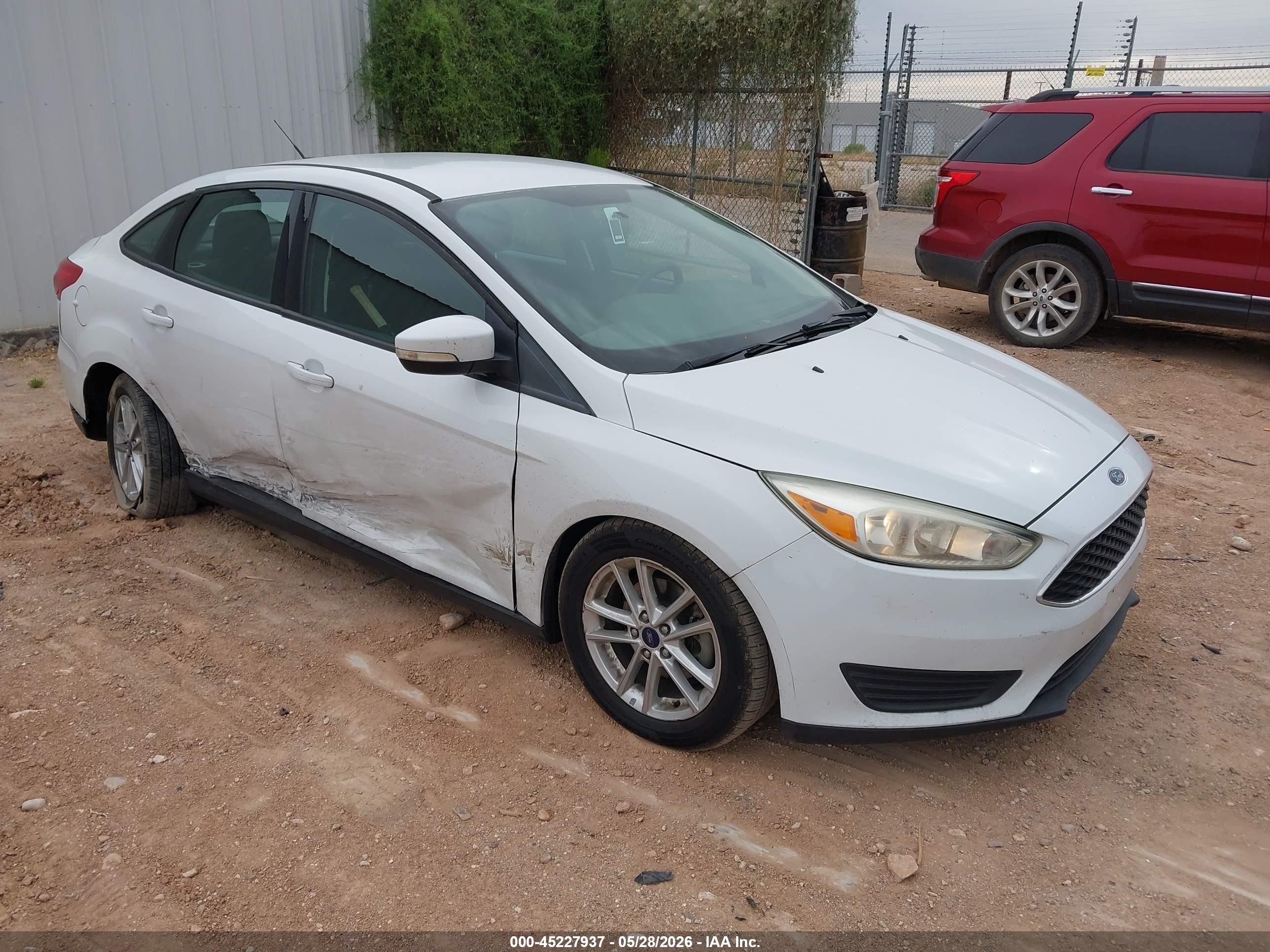 2016 Ford Focus SE, VIN 1FADP3F24GL346249 — Side