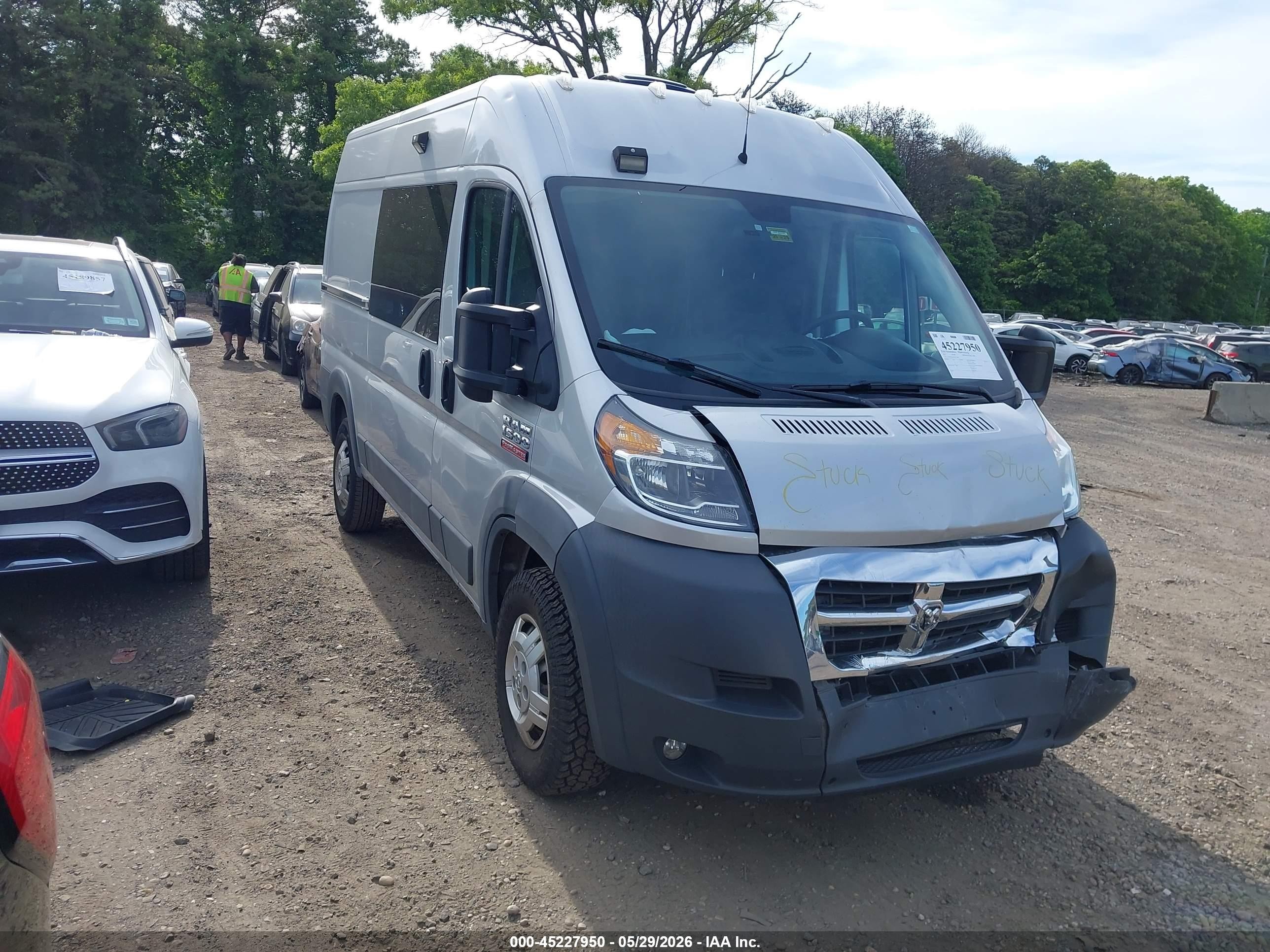 2017 Ram ProMaster Cargo, VIN 3C6TRVBGXHE521988 — Перед