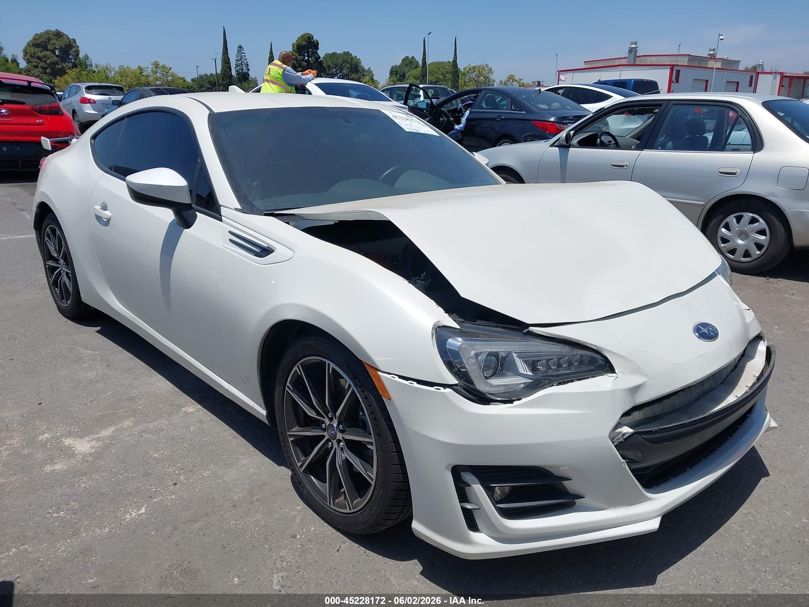 2020 Subaru BRZ Limited, VIN JF1ZCAC19L8702399 — Перед