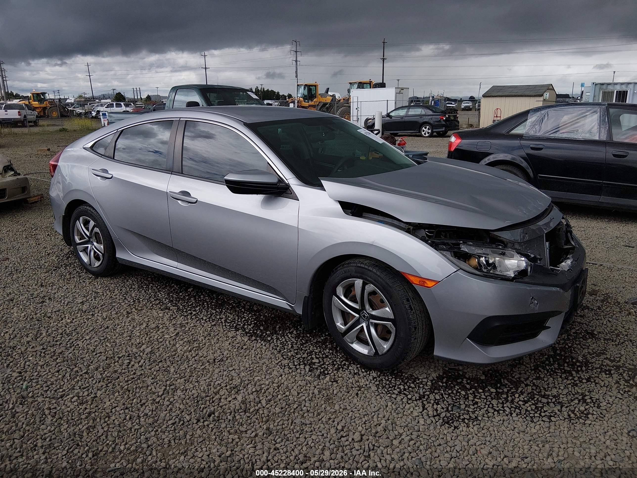 2017 Honda Civic LX, VIN 2HGFC2F57HH535562 — Перед