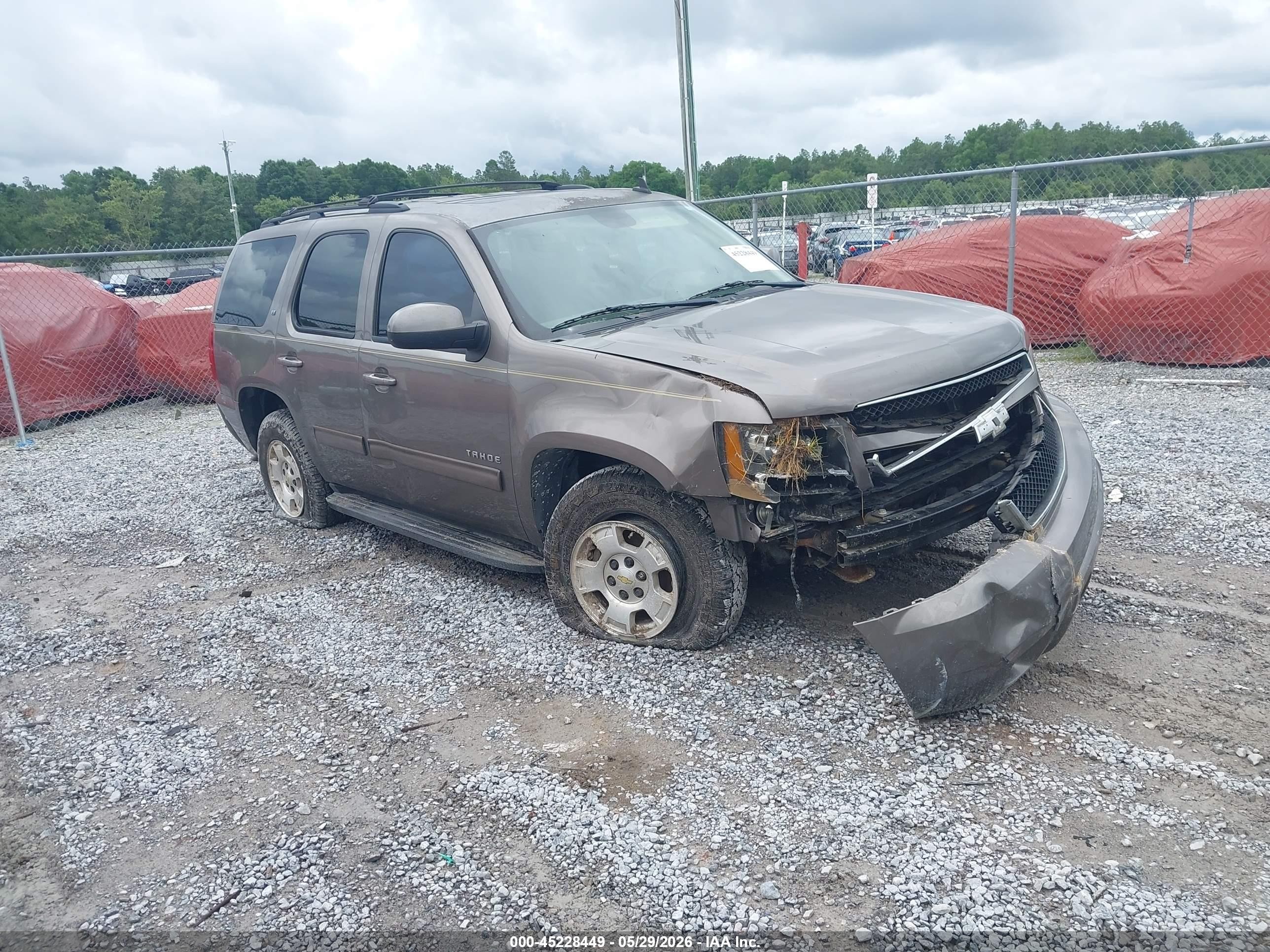 2013 Chevrolet Tahoe LT, VIN 1GNSCBE01DR346927 — Front end