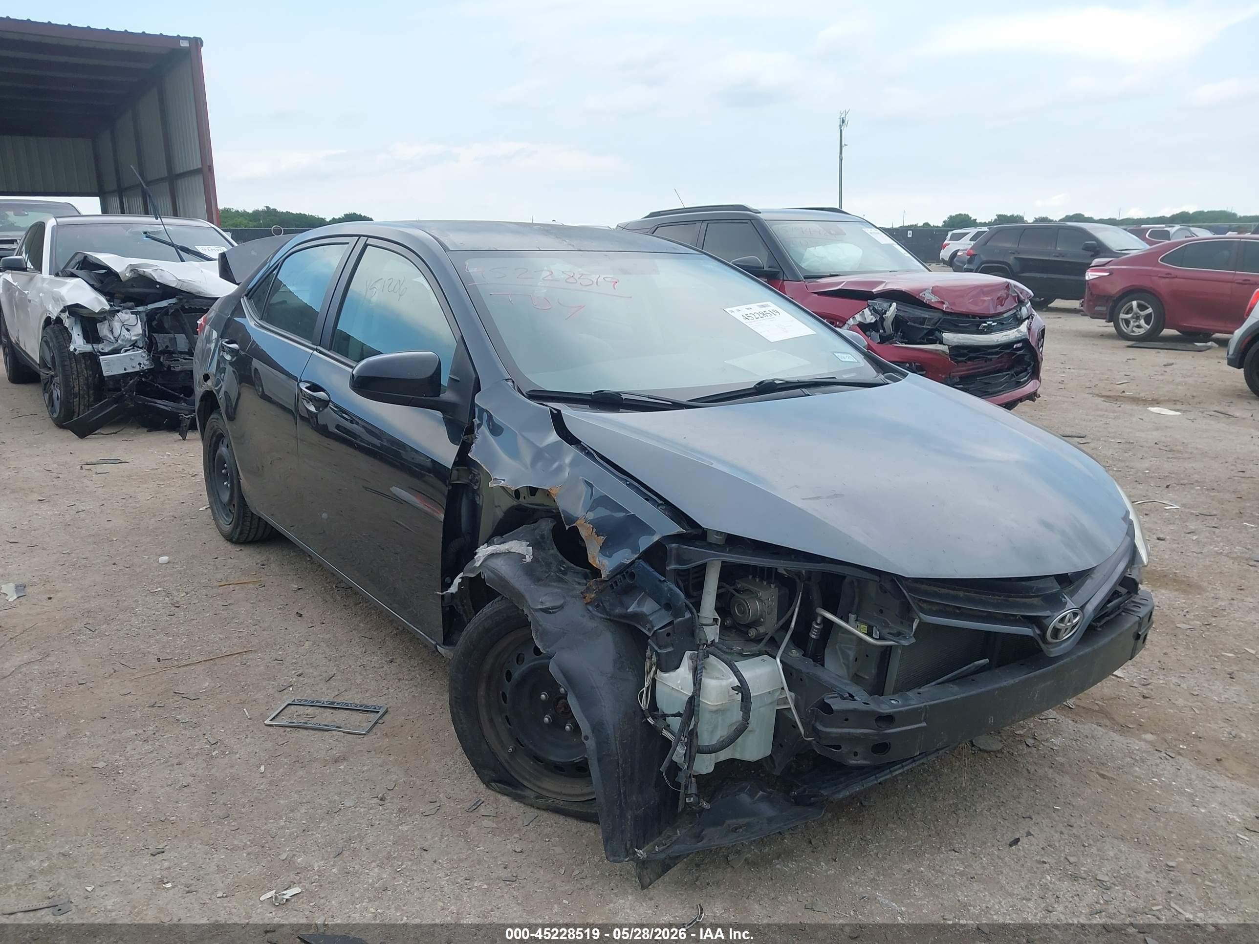 2016 Toyota Corolla L, VIN 5YFBURHE5GP541238 — Front end