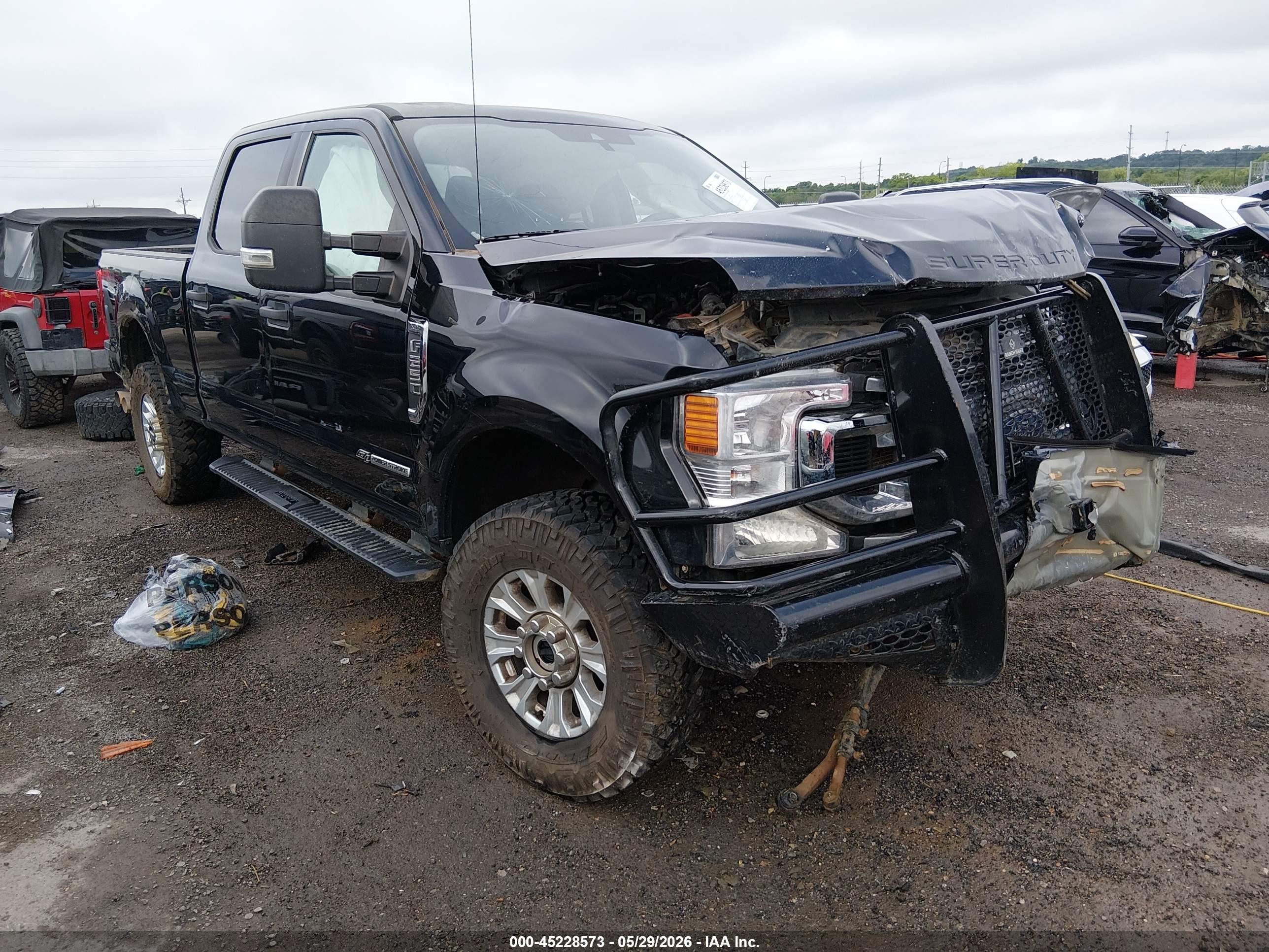 2021 Ford F-250 XL, VIN 1FT7W2BT8MEC39952 — Front end