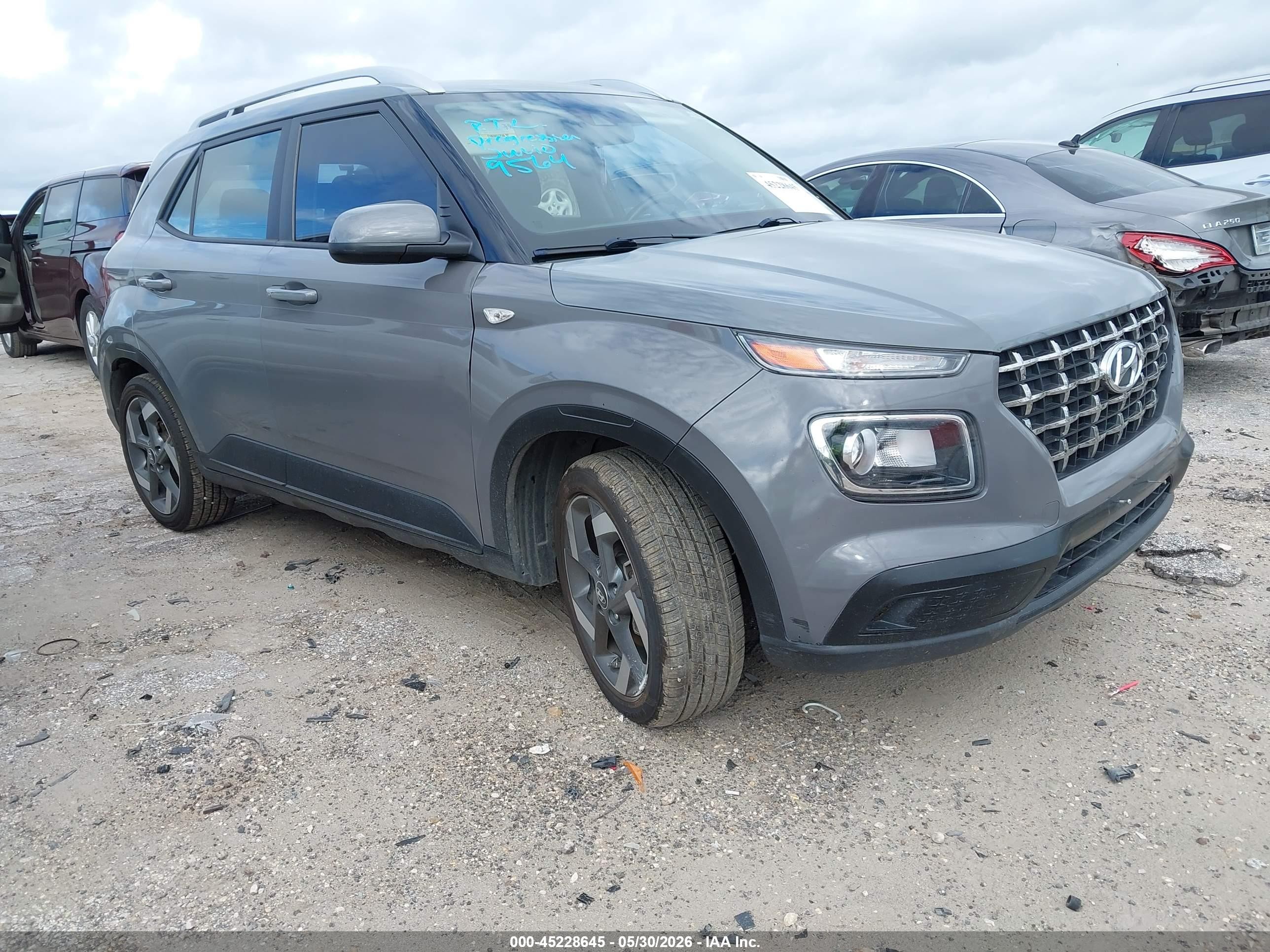2021 Hyundai Venue SEL, VIN KMHRC8A30MU102107 — Rear end
