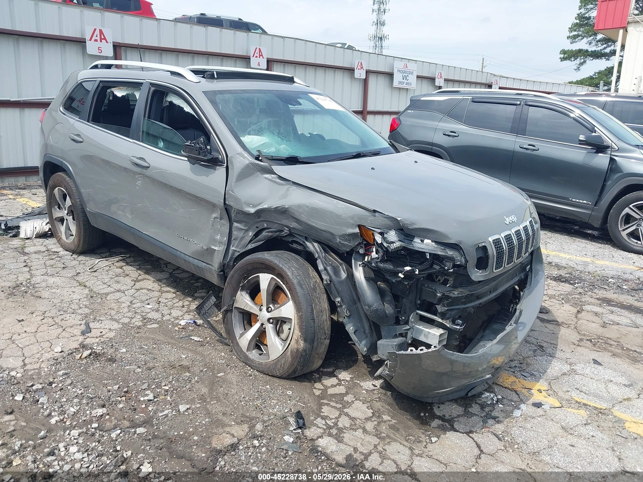 2021 Jeep Cherokee Limited, VIN 1C4PJMDX3MD167171 — Front end