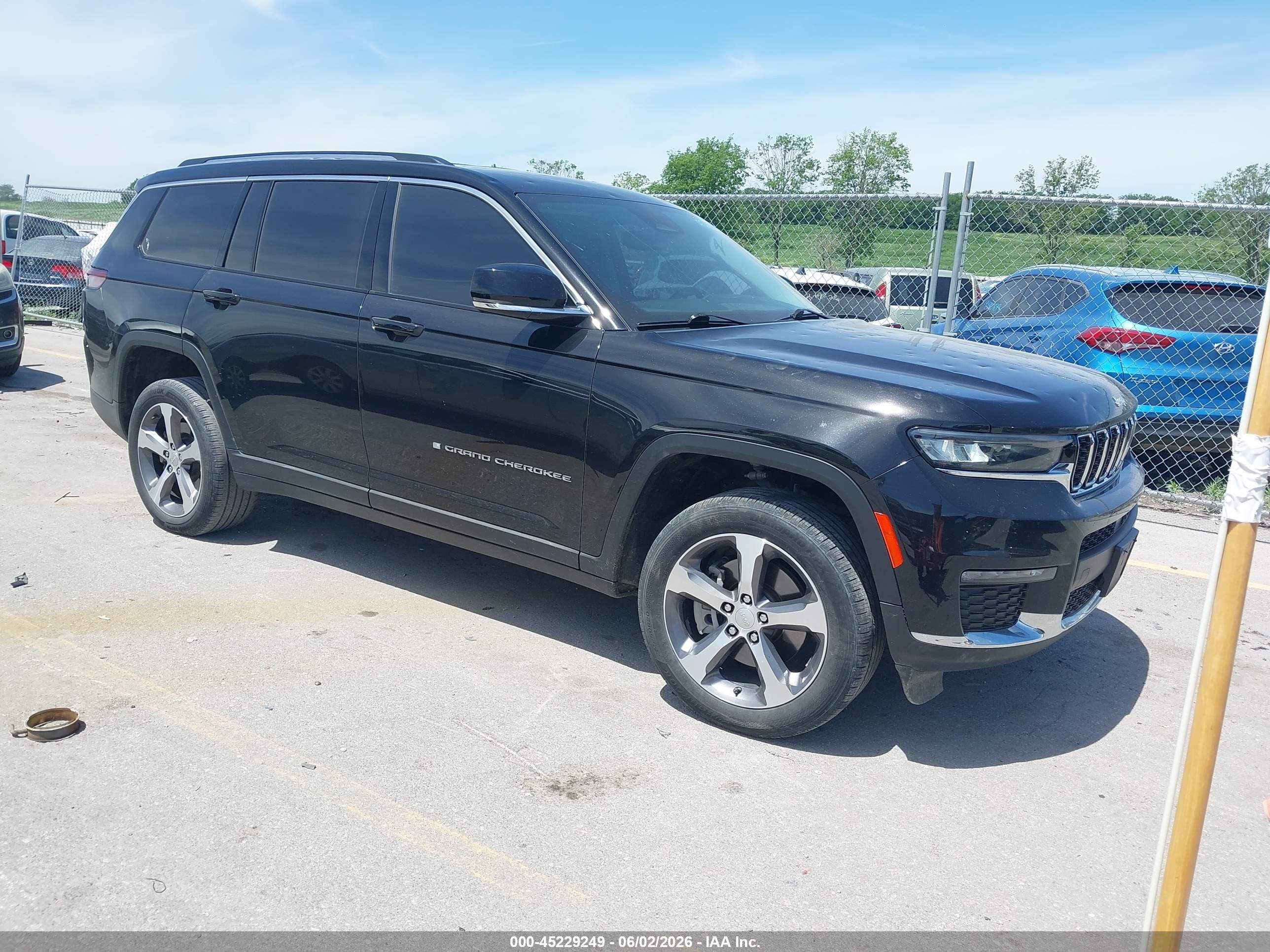 2023 Jeep Grand Cherokee Limited, VIN 1C4RJKBG5P8775531 — Град