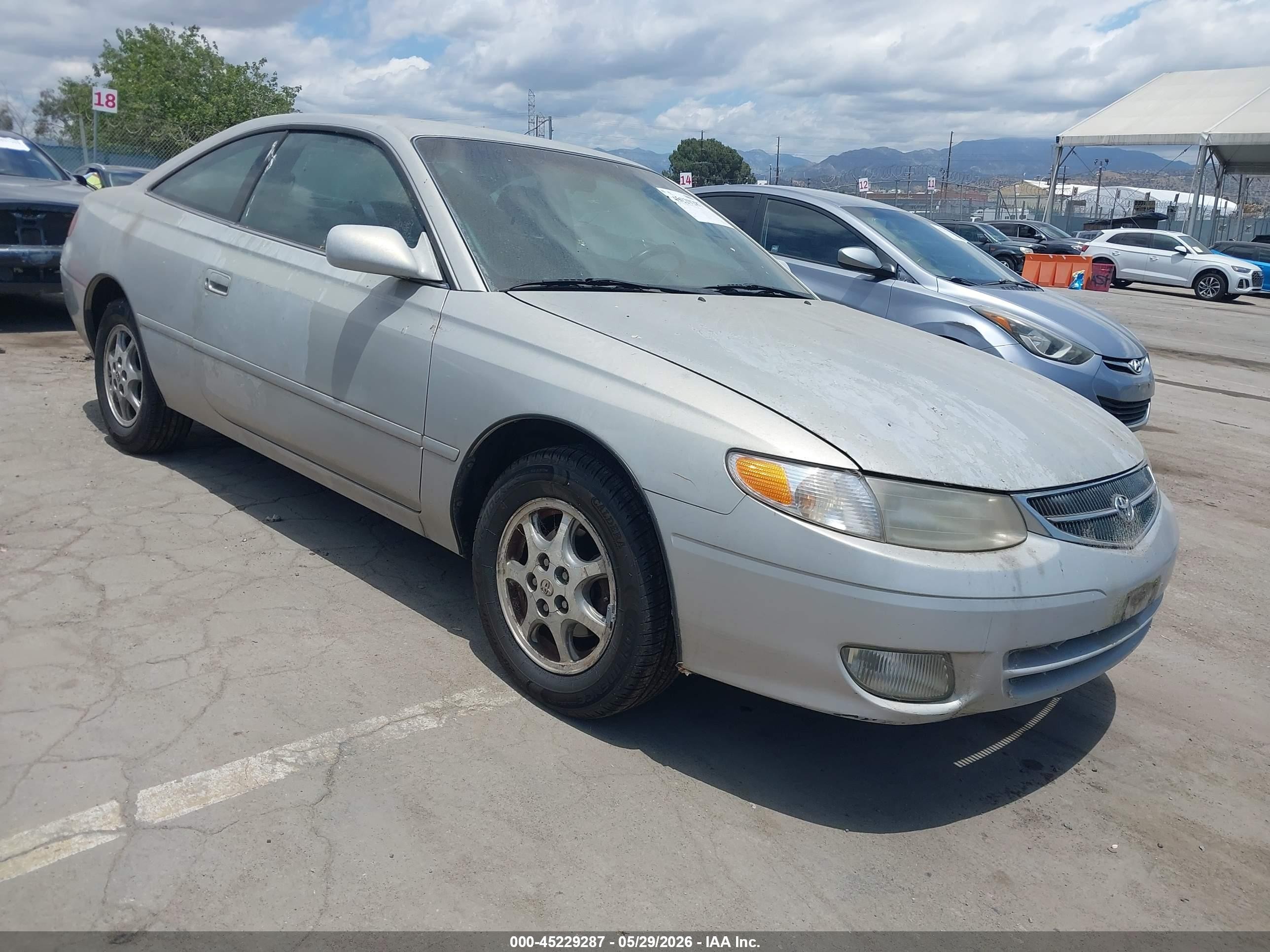 2000 Toyota Solara SLE, VIN 2T1CF22P7YC288621 — Normal wear