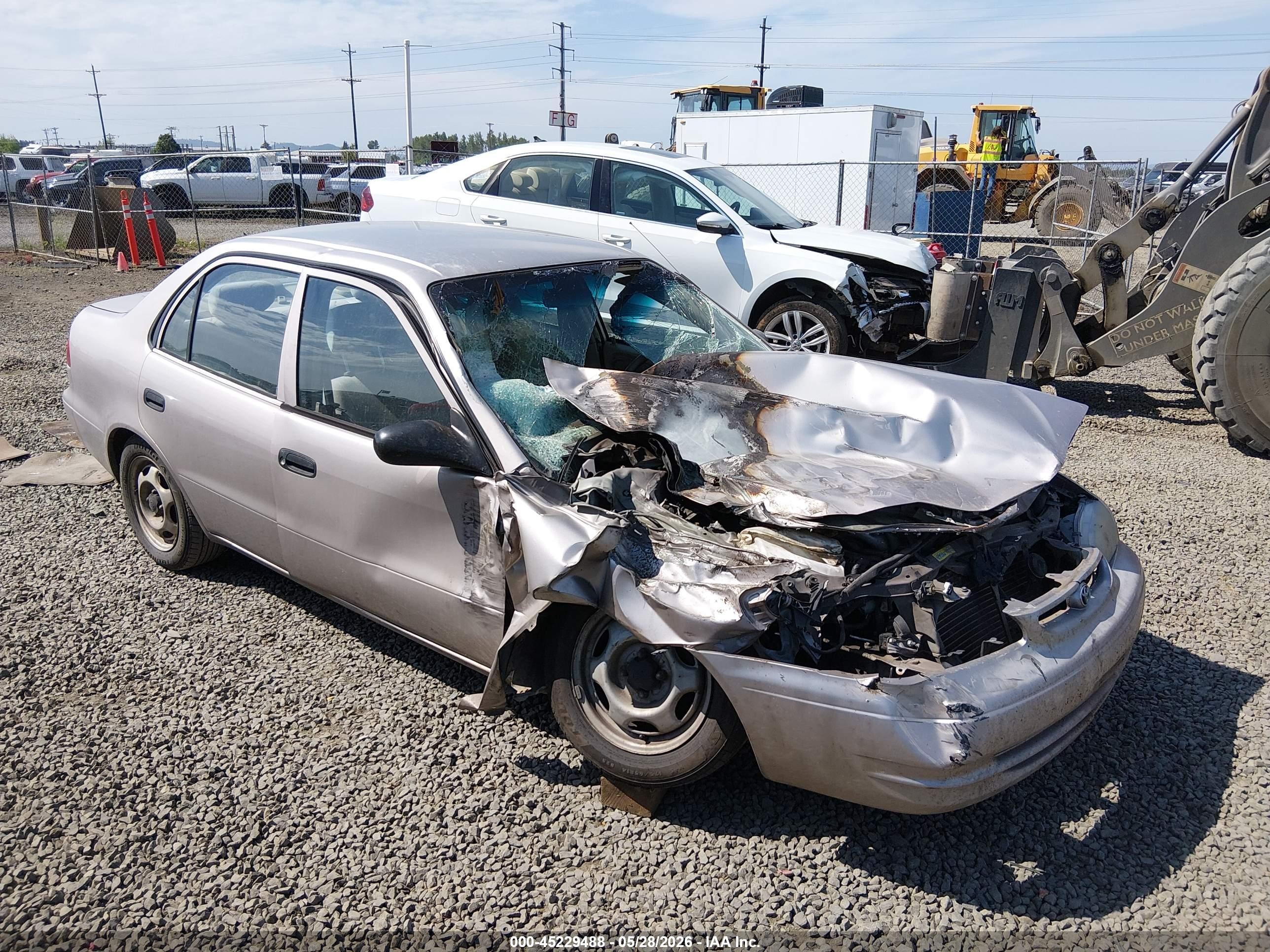 2000 Toyota Corolla VE, VIN 1NXBR12E1YZ364215 — Front end