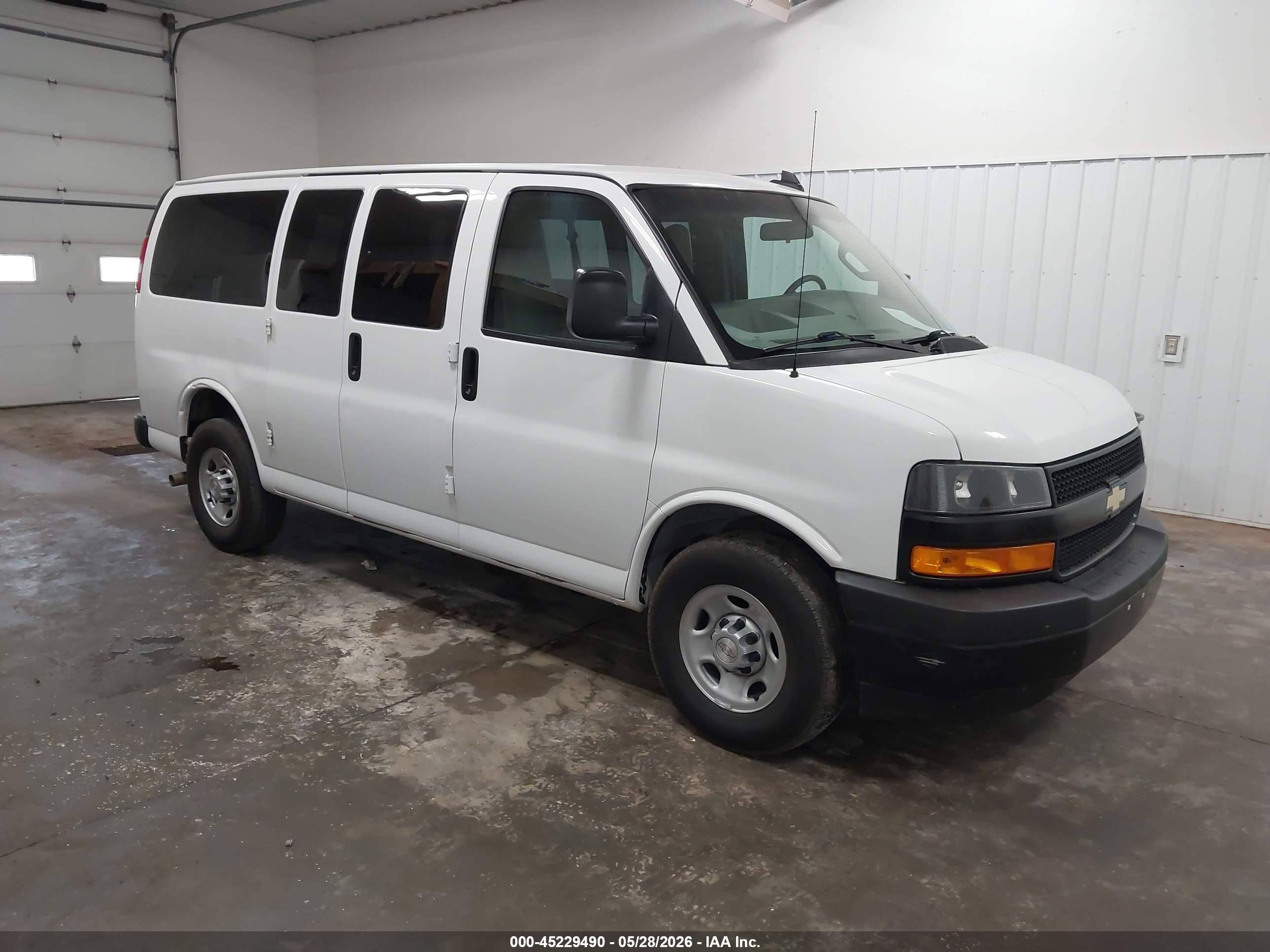 2018 Chevrolet Express Passenger LS, VIN 1GAWGEFG6J1249169 — Normal wear