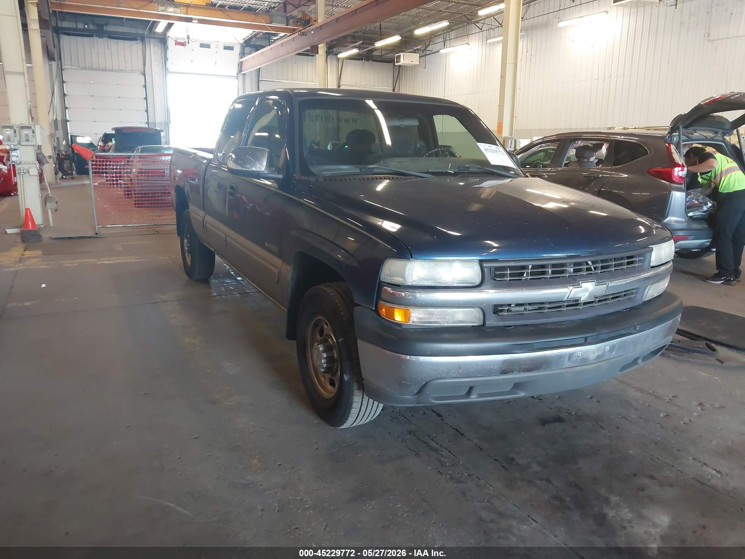 2000 Chevrolet Silverado 2500 LS, VIN 1GCFC29T4YE399651 — Theft recovery