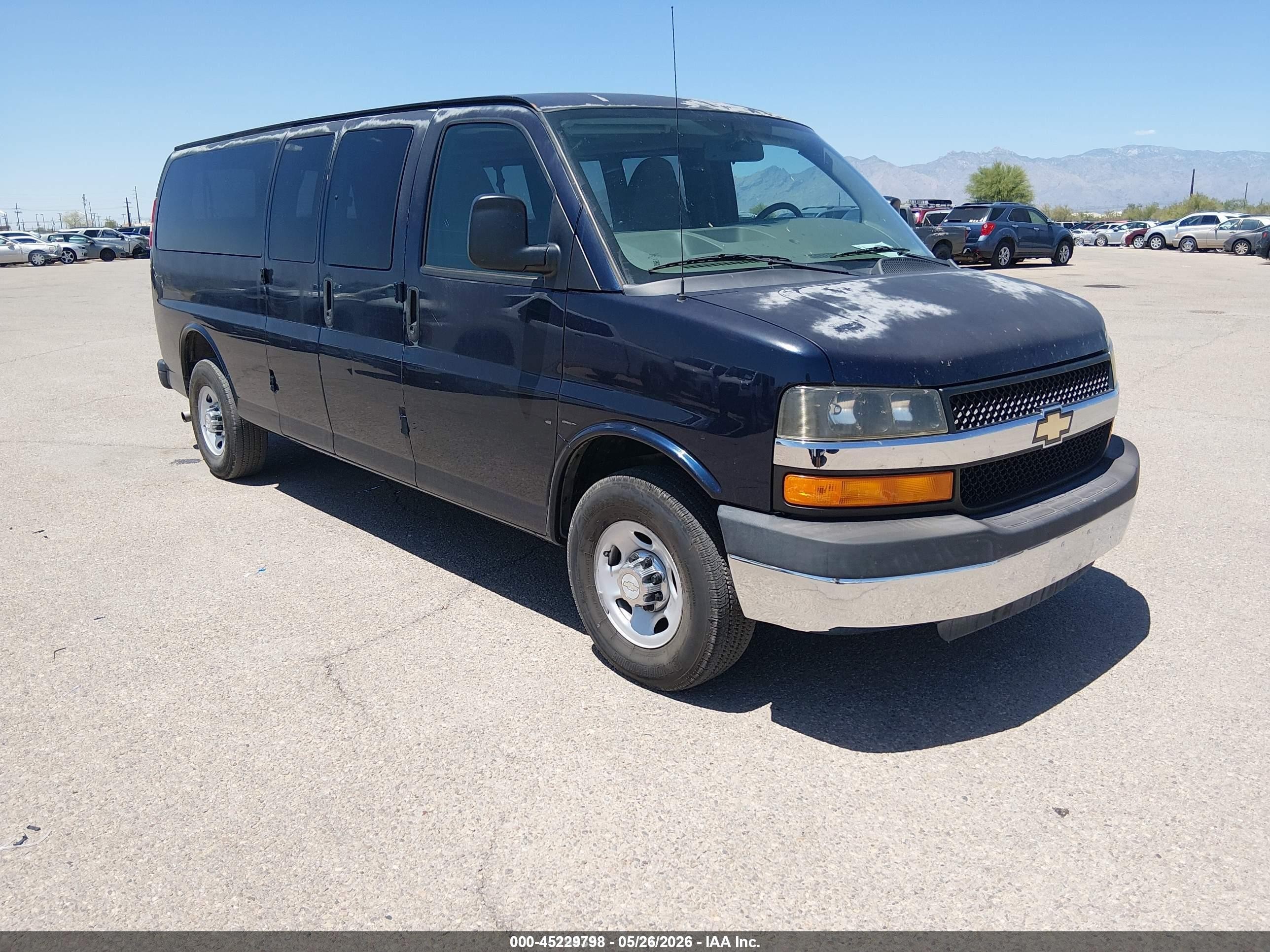 2014 Chevrolet Express Passenger LT, VIN 1GAZG1FG8E1182103 — Normal wear