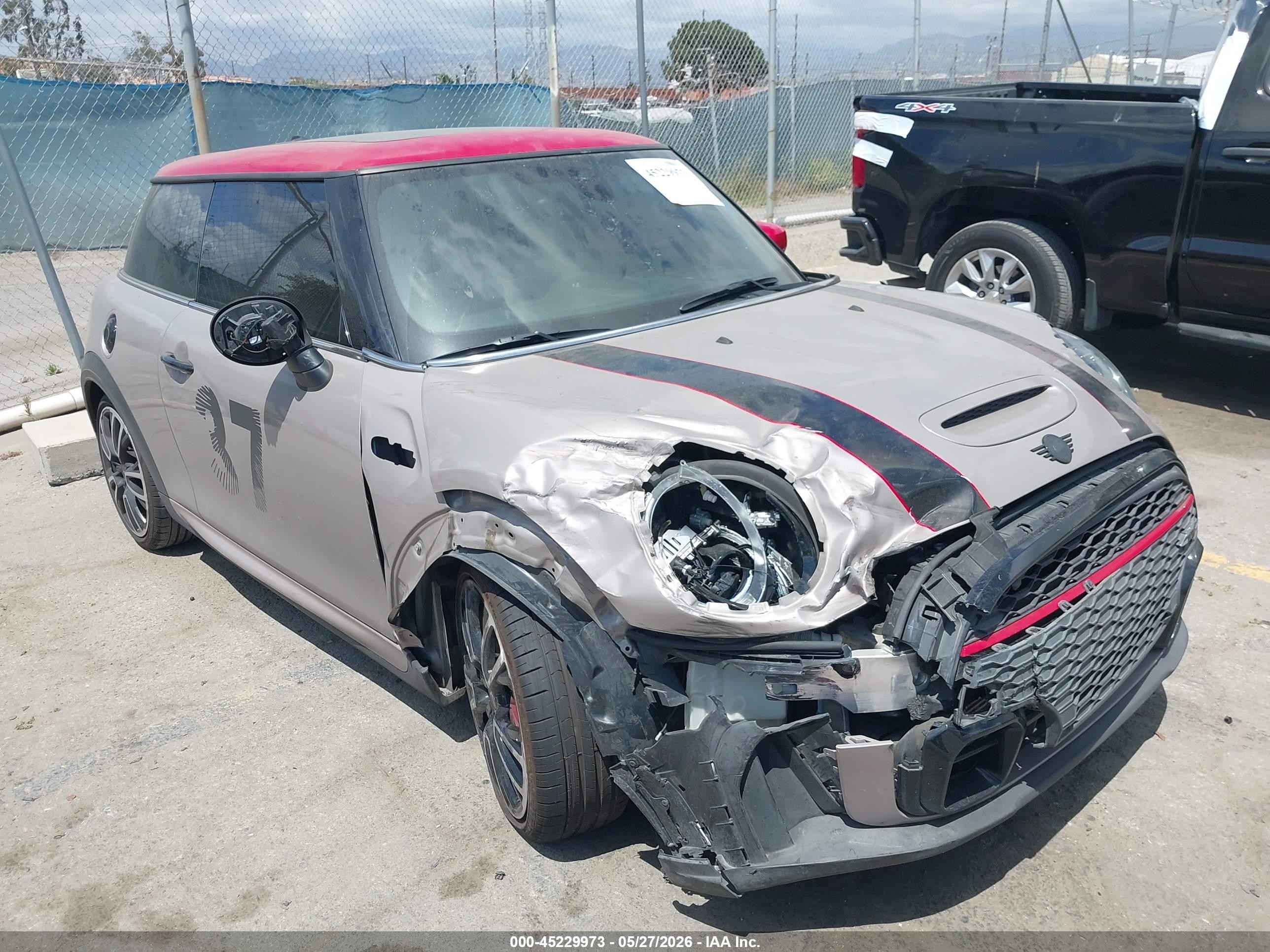 2022 MINI Hardtop John Cooper Works, VIN WMW73DH08N2P76659 — Перед