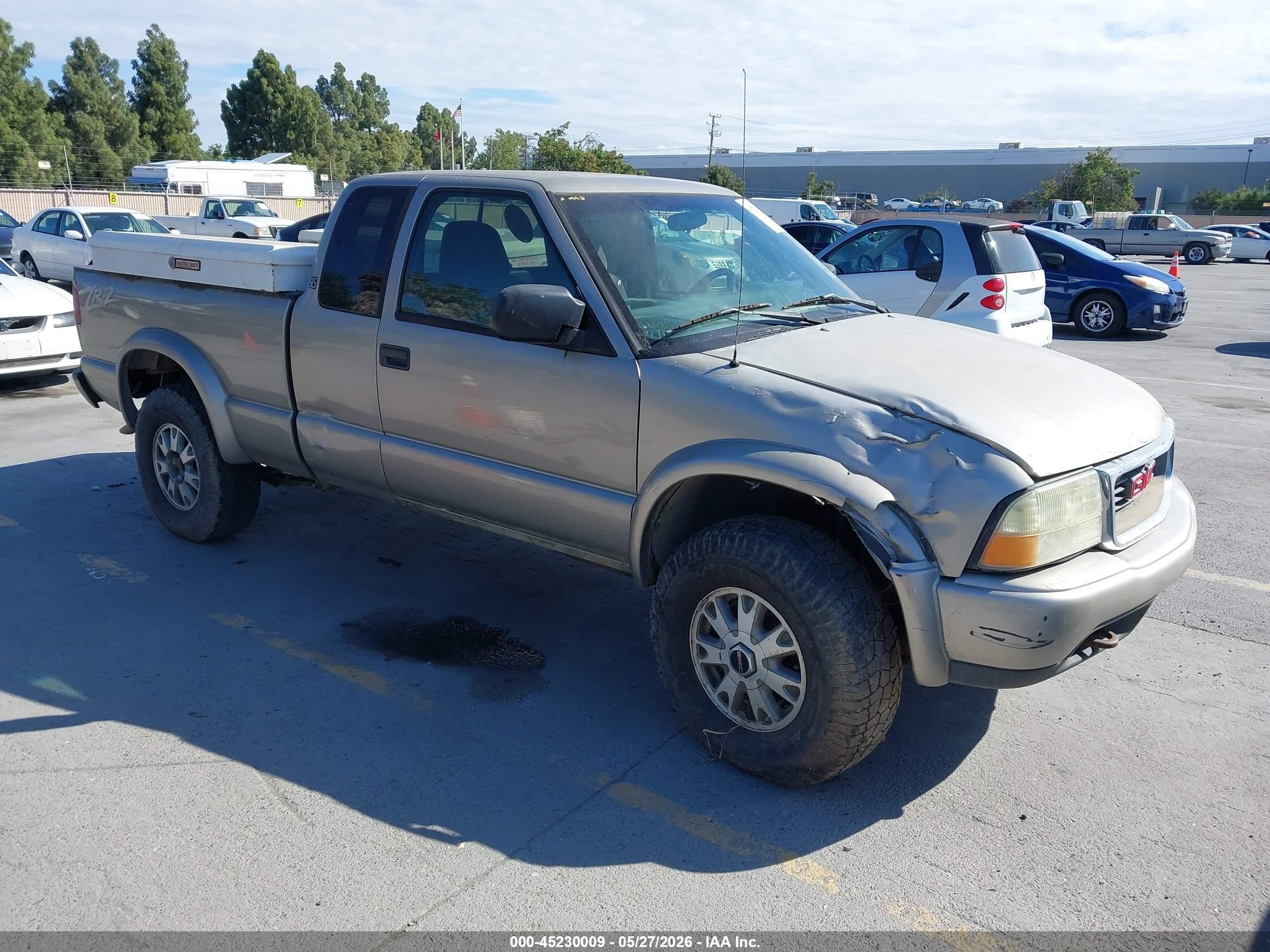 2002 GMC Sonoma SLS, VIN 1GTCT19W128191112 — Normal wear