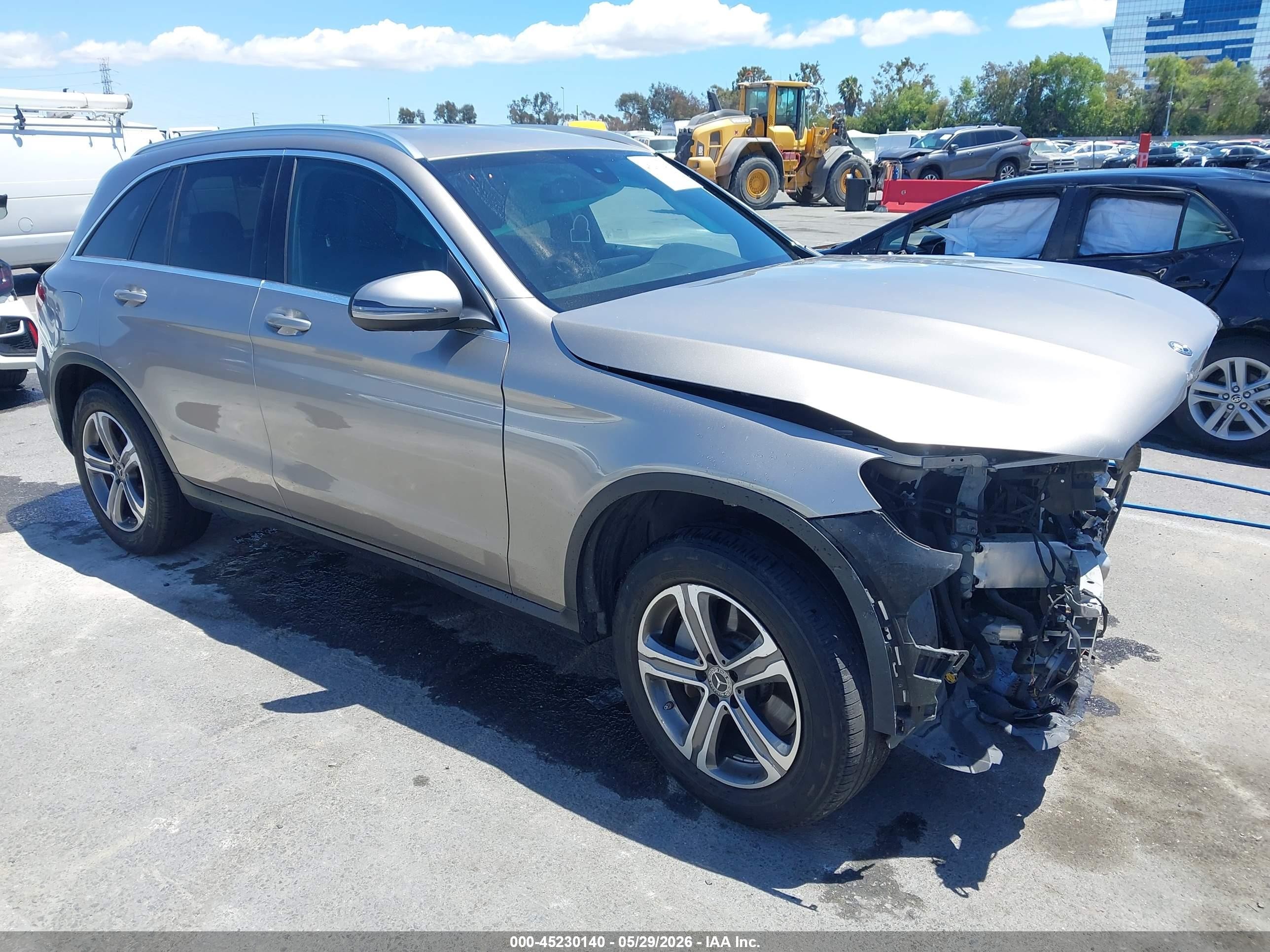 2019 Mercedes-Benz GLC 300, VIN WDC0G4JB5KF612739 — Front end