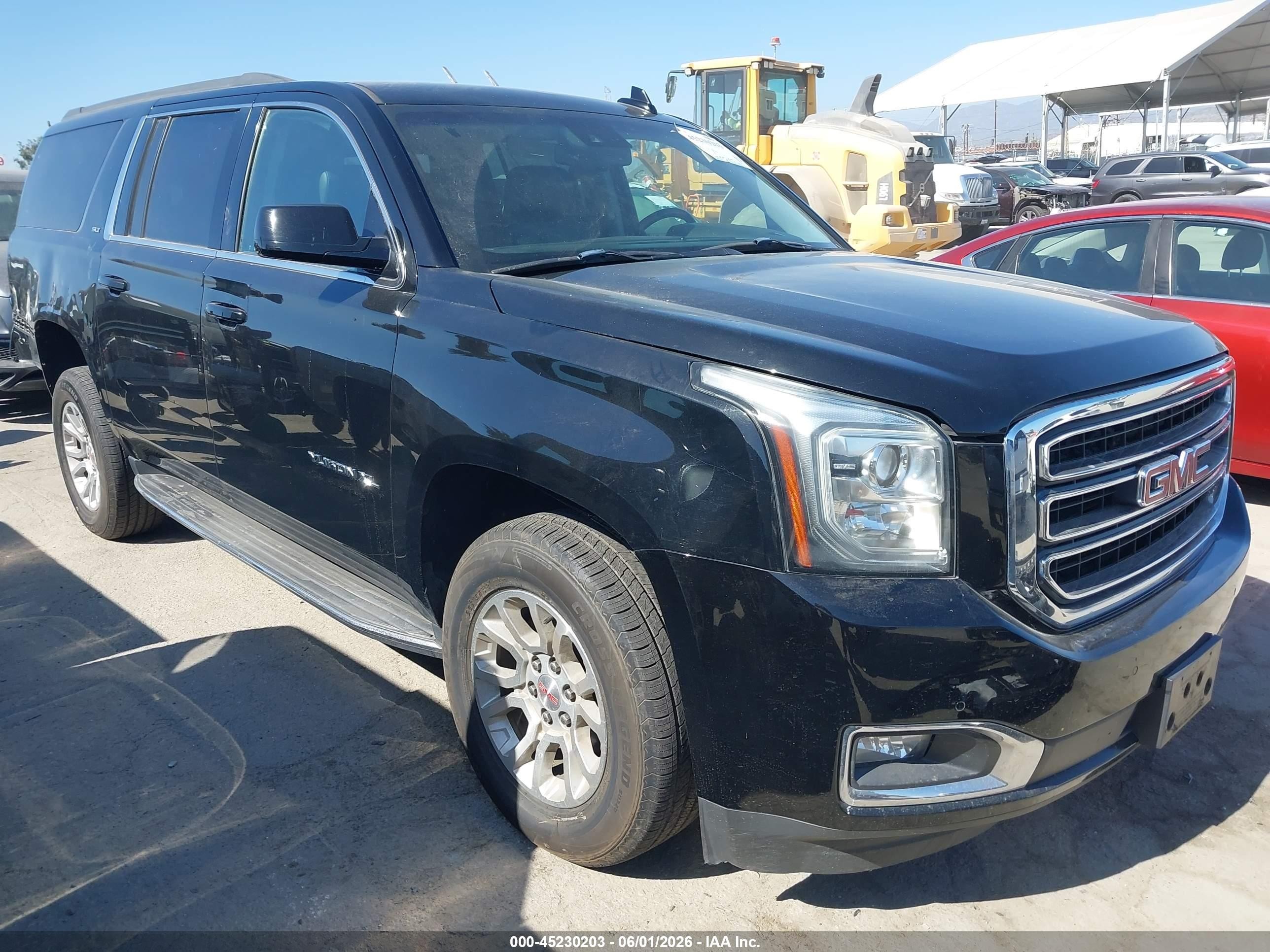 2019 GMC Yukon XL SLT, VIN 1GKS1GKC9KR394297 — Rear end