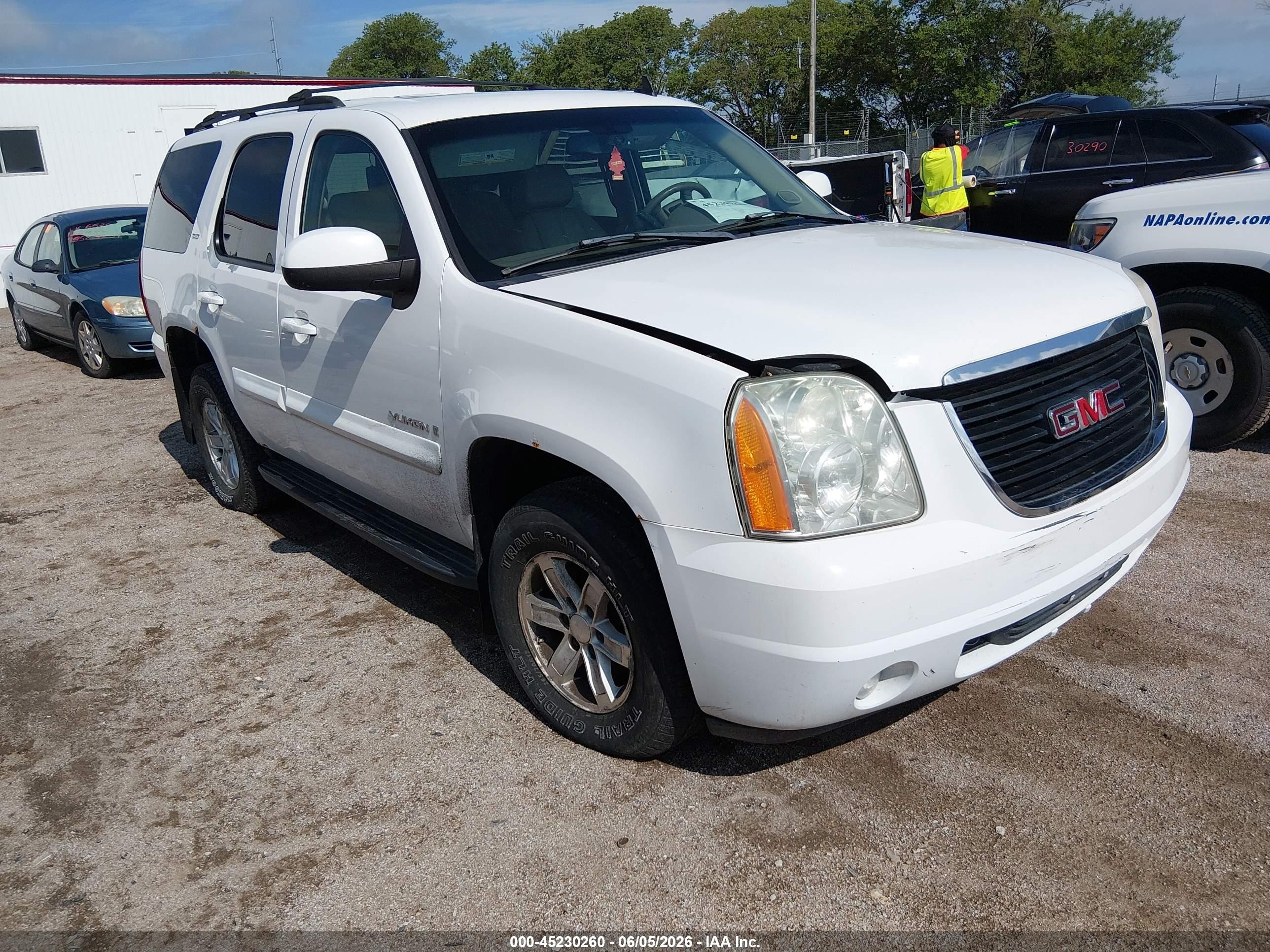 2007 GMC Yukon SLT, VIN 1GKFK13037J117649 — Front end