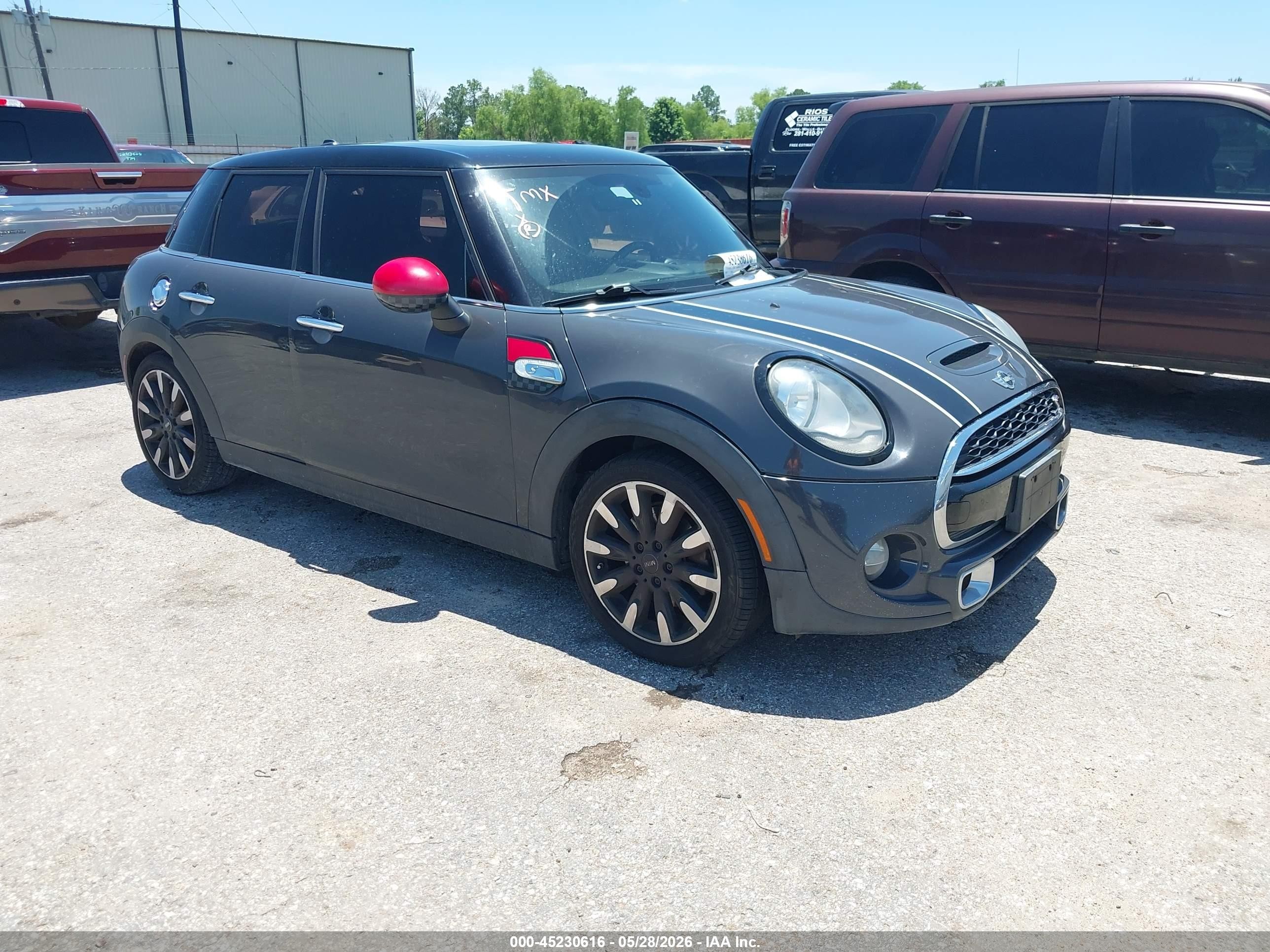 2015 MINI Hardtop 4 Door S, VIN WMWXU3C52FT891893 — Normal wear