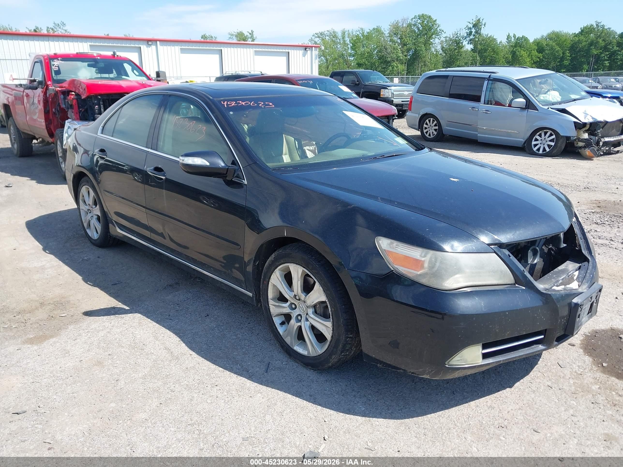 2010 Acura RL Technology, VIN JH4KB2F60AC001111 — Side