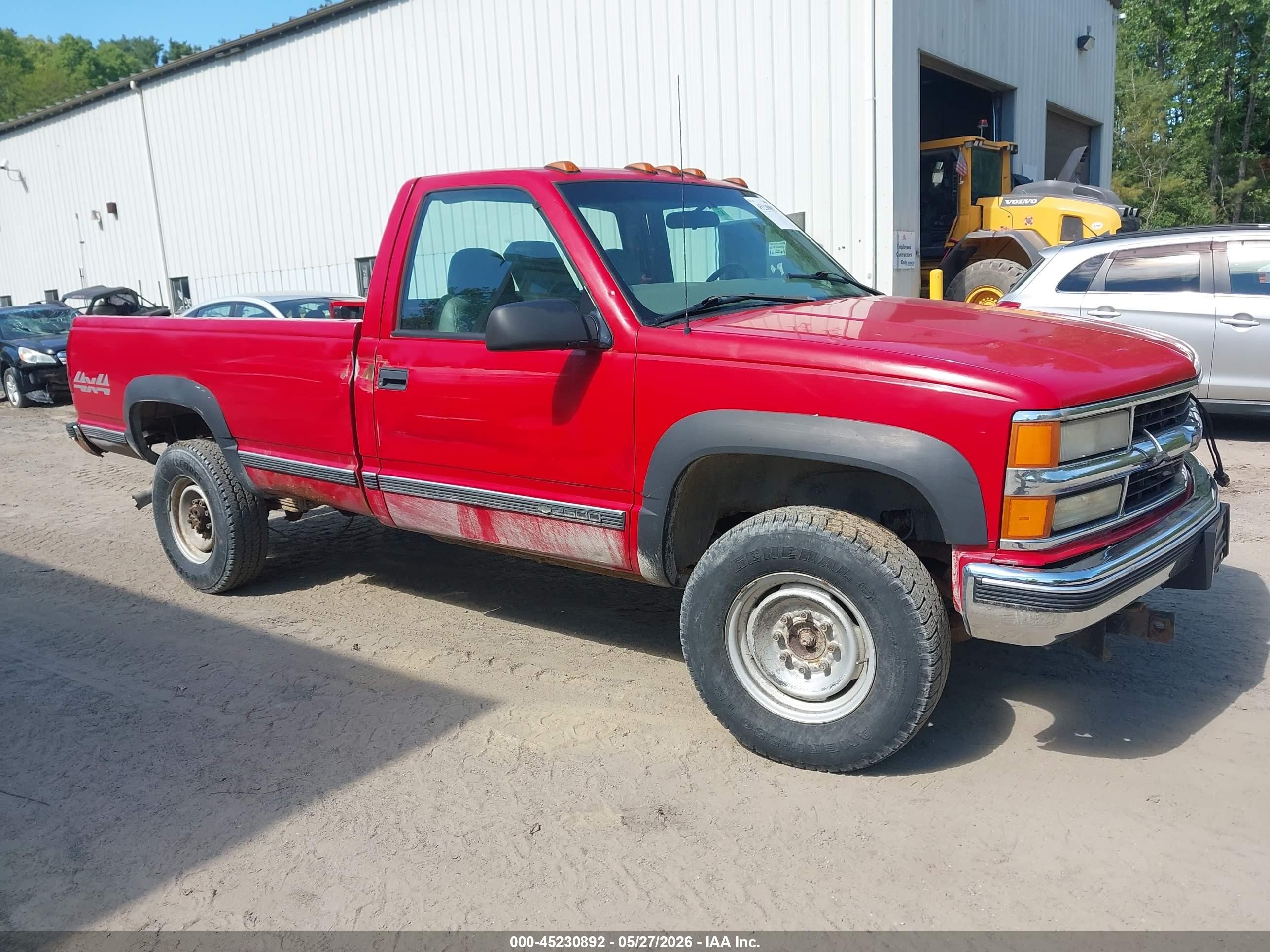 2000 Chevrolet Silverado 2500, VIN 1GCGK24J2YR129730 — Front end
