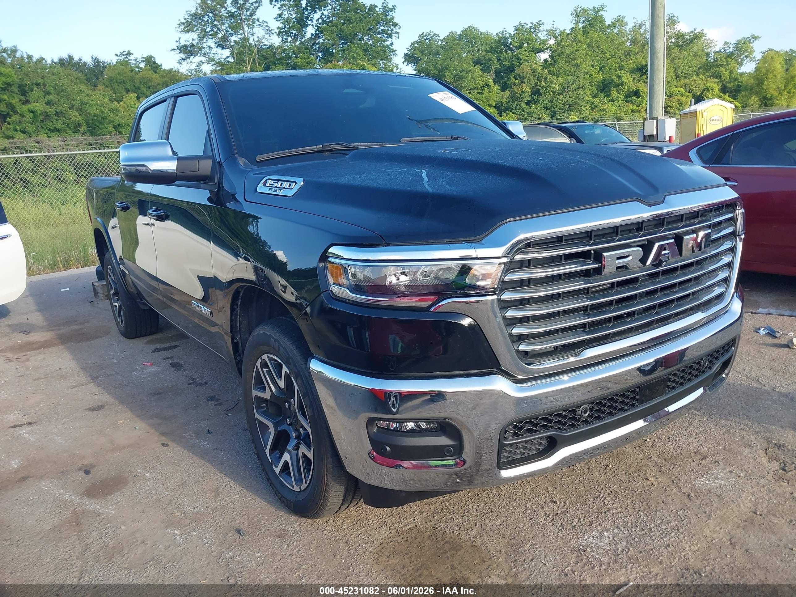 2025 Ram 1500 Laramie, VIN 1C6SRFJP3SN525483 — Перед
