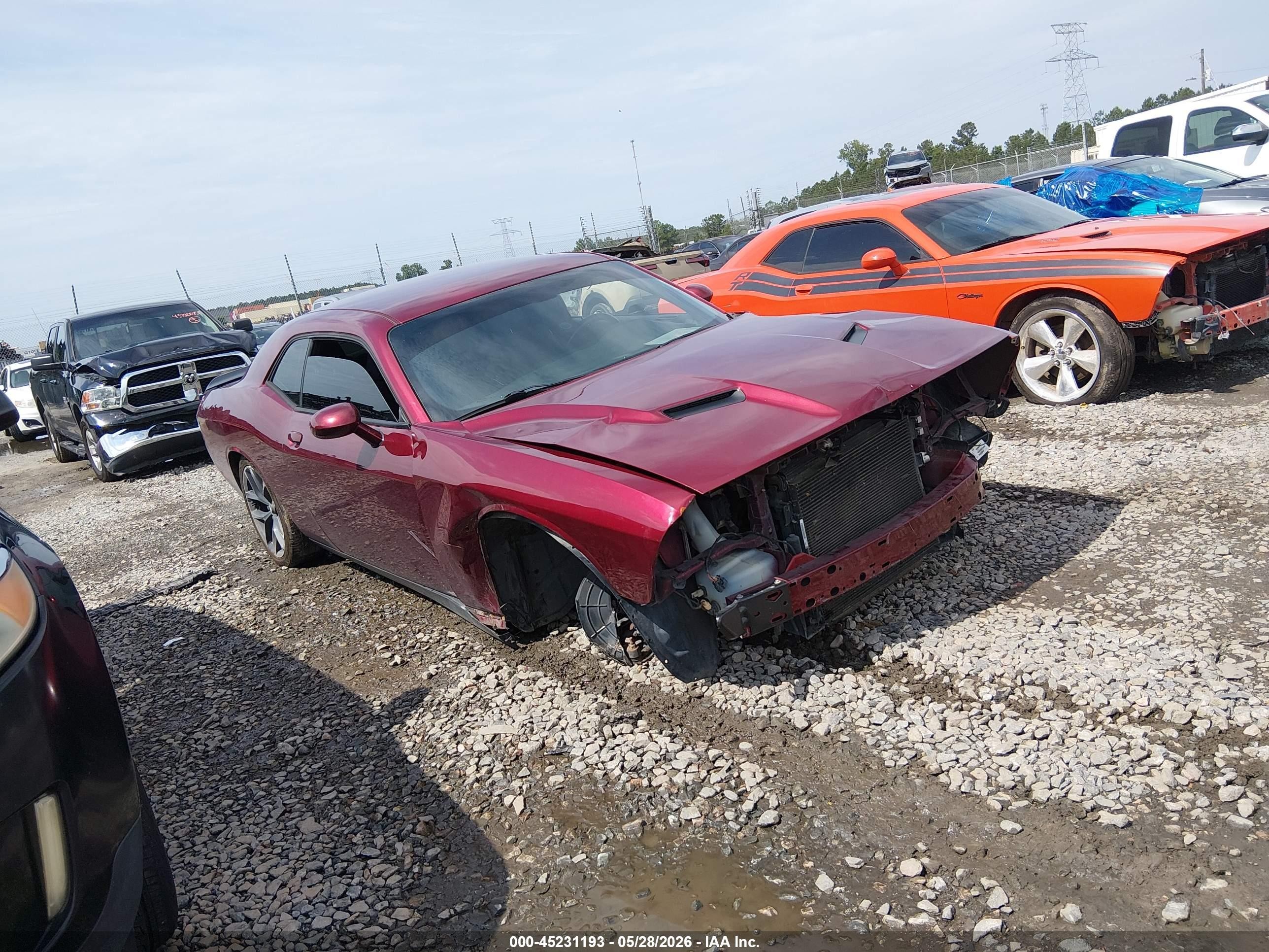 2019 Dodge Challenger SXT, VIN 2C3CDZAG1KH739480 — Front end