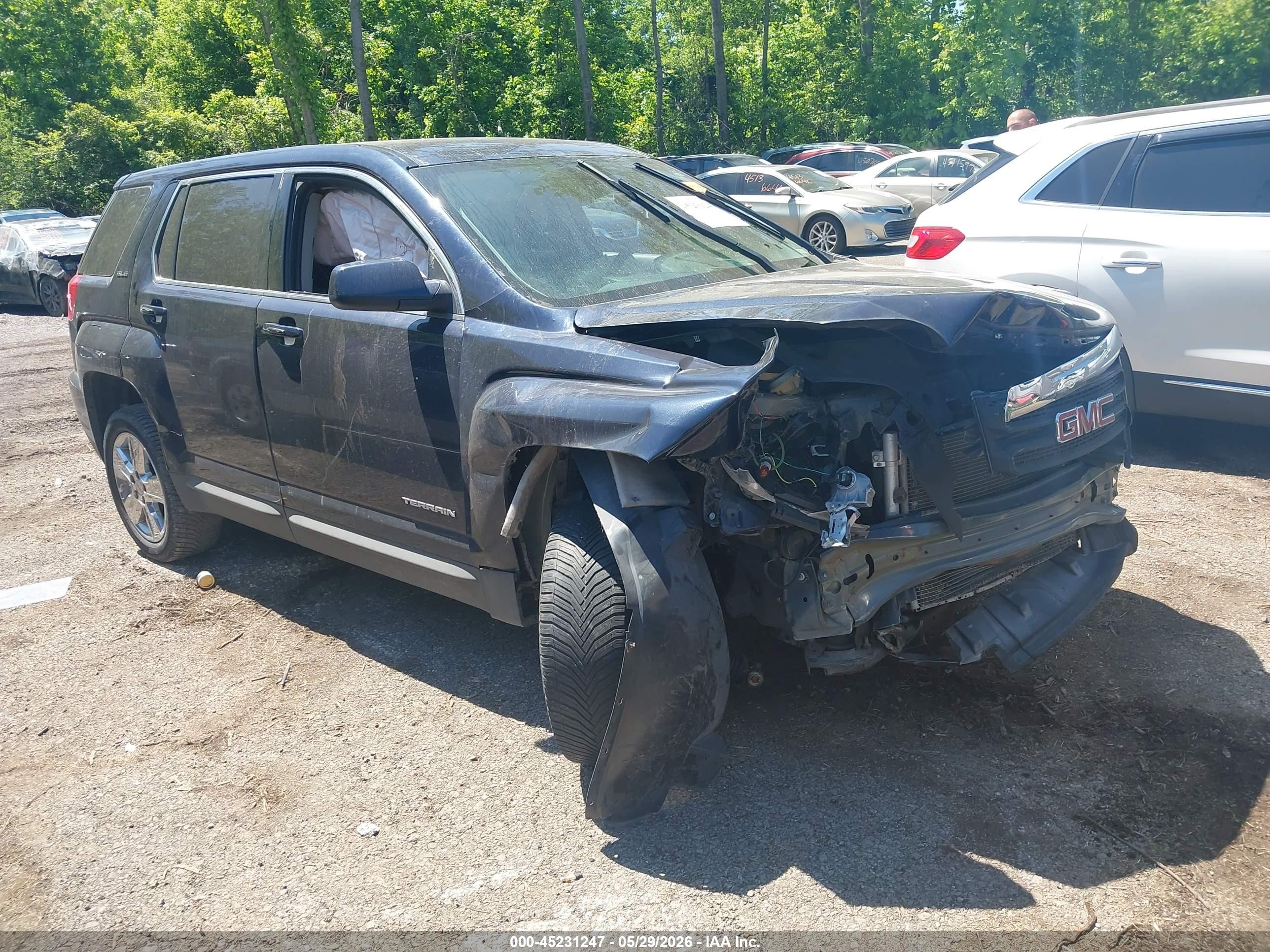 2016 GMC Terrain SLE, VIN 2GKALMEK1G6131697 — Front end