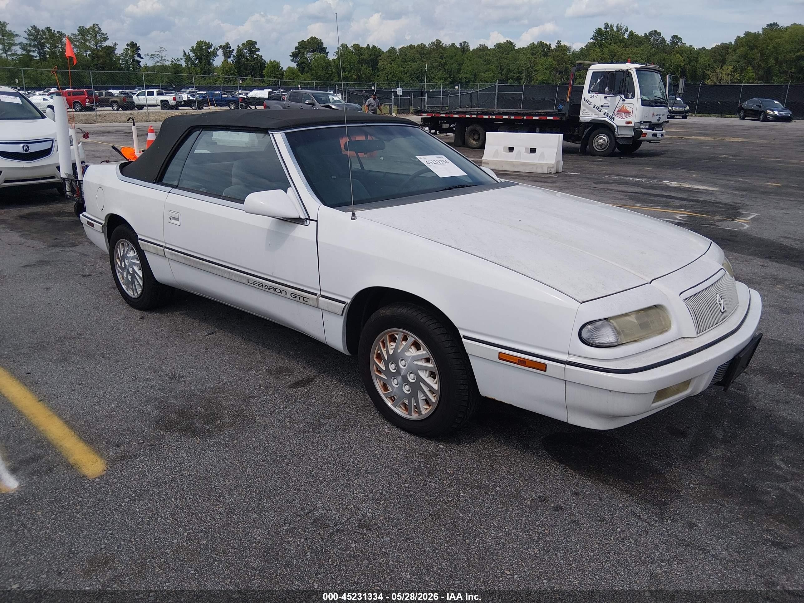 1994 Chrysler LeBaron GTC, VIN 1C3EU4536RF321298 — Front end