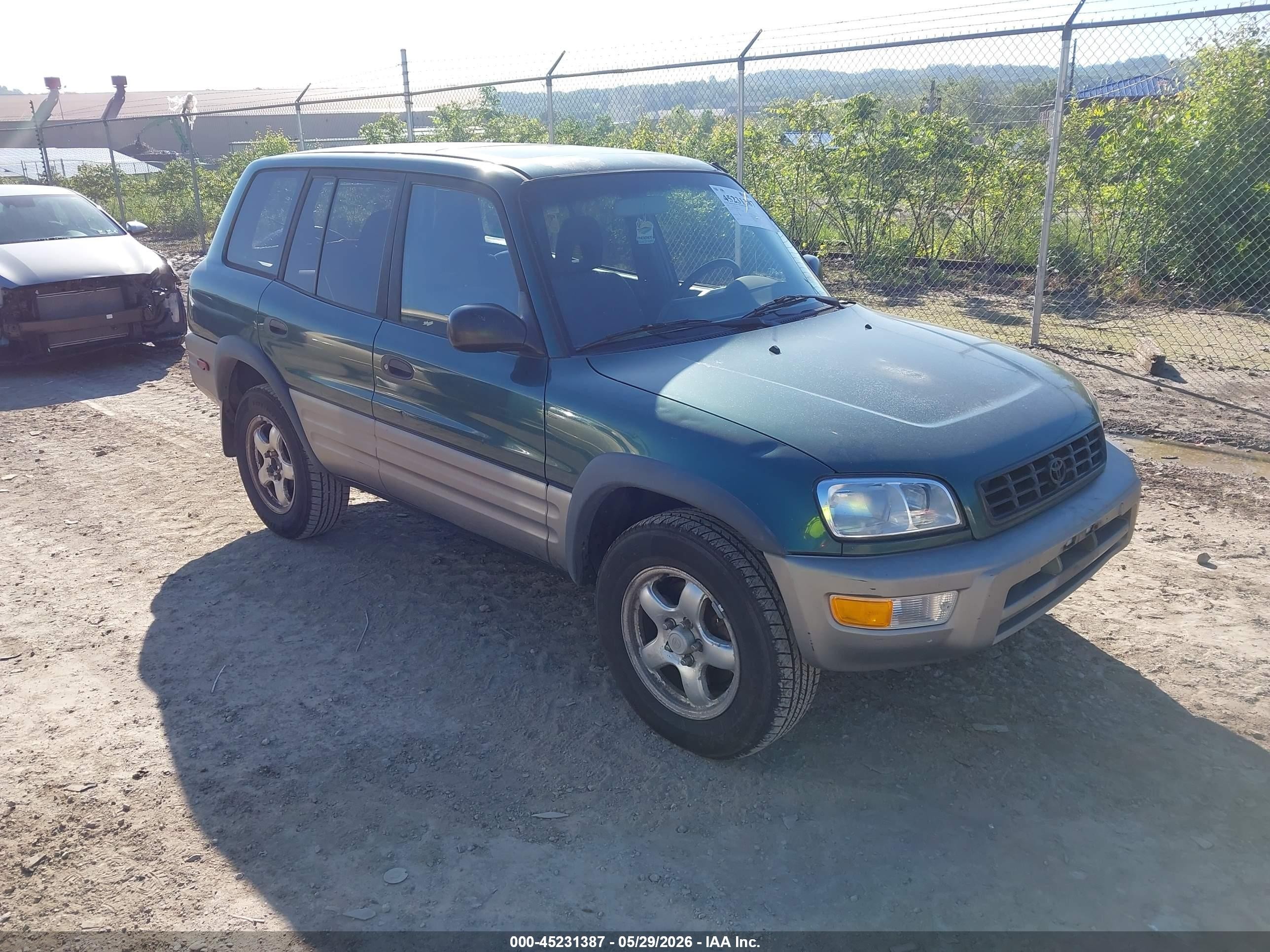 1998 Toyota RAV4, VIN JT3HP10V9W7088938 — Rear end