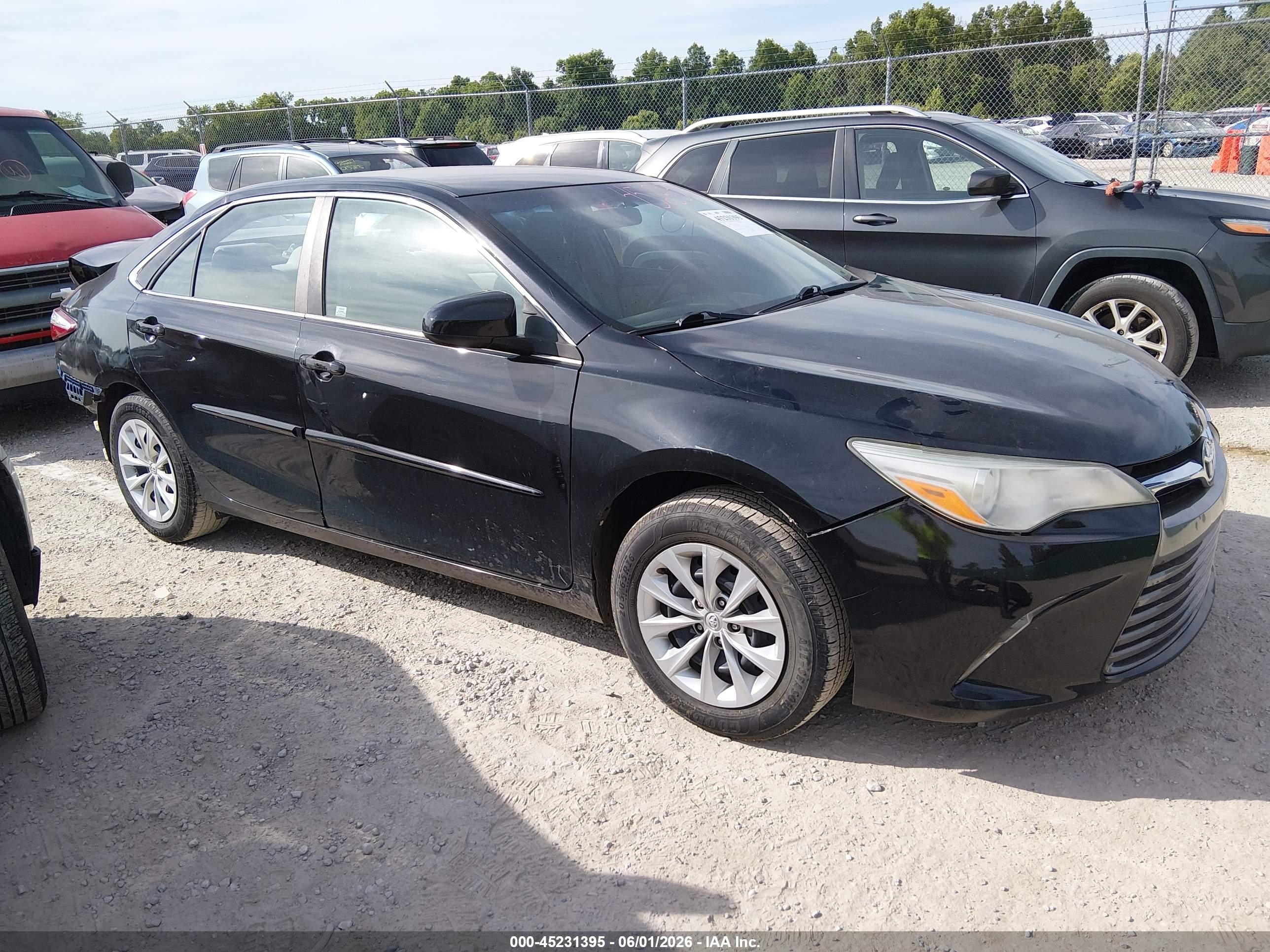 2016 Toyota Camry SE, VIN 4T1BF1FK4GU570975 — Rear end