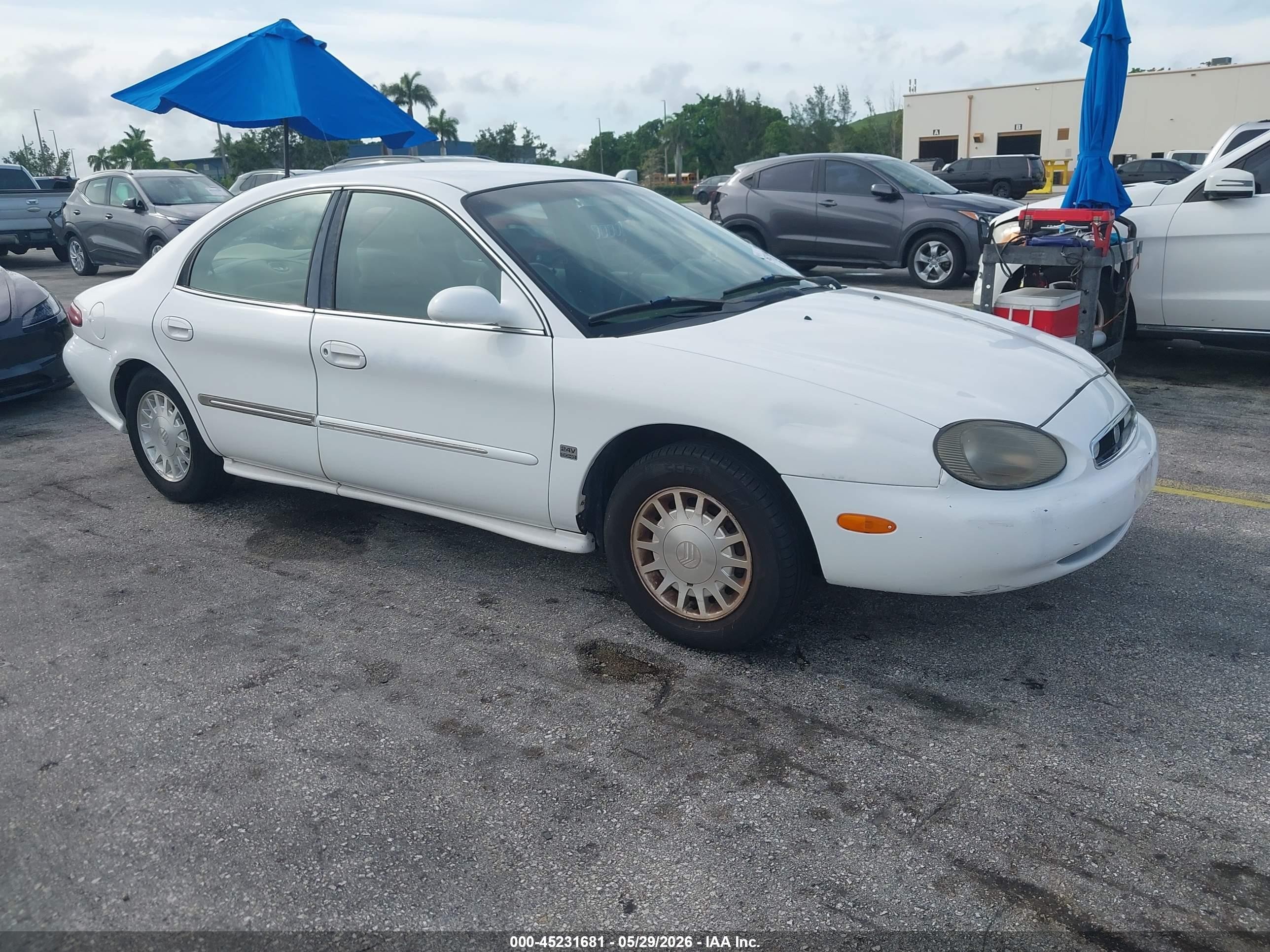 1999 Mercury Sable LS, VIN 1MEFM53S3XG662910 — Normal wear
