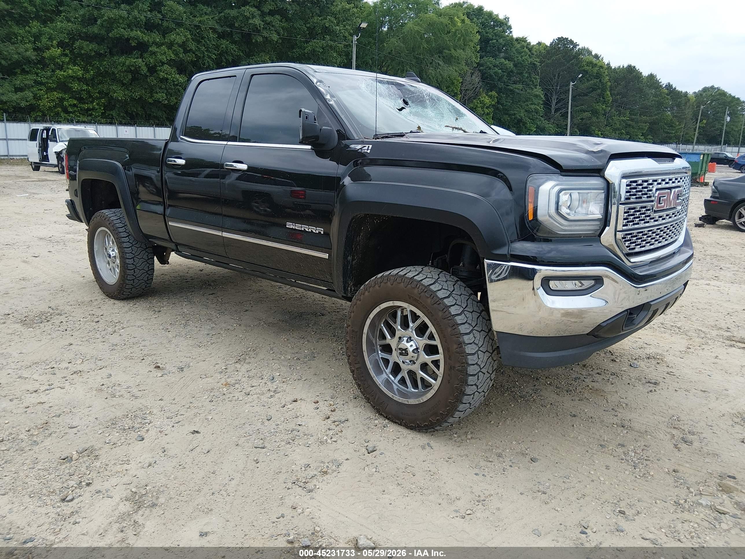 2017 GMC Sierra 1500 SLT, VIN 1GTV2NEC1HZ205463 — Front end