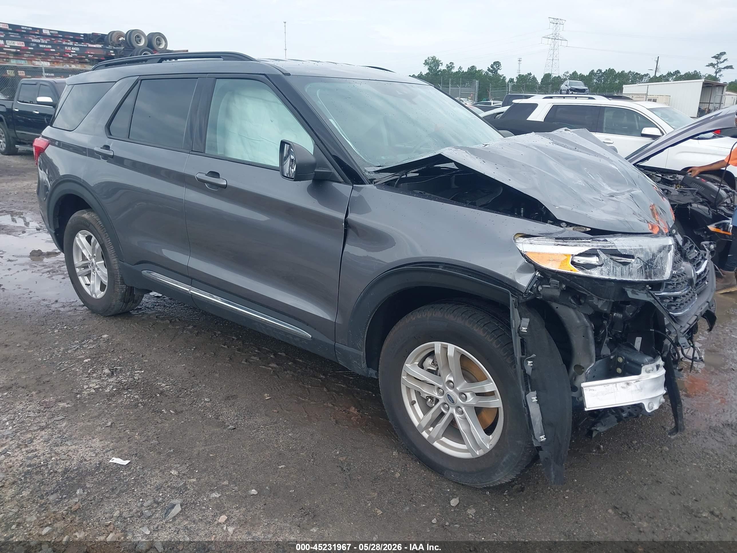 2022 Ford Explorer XLT, VIN 1FMSK8DH8NGB12251 — Front end