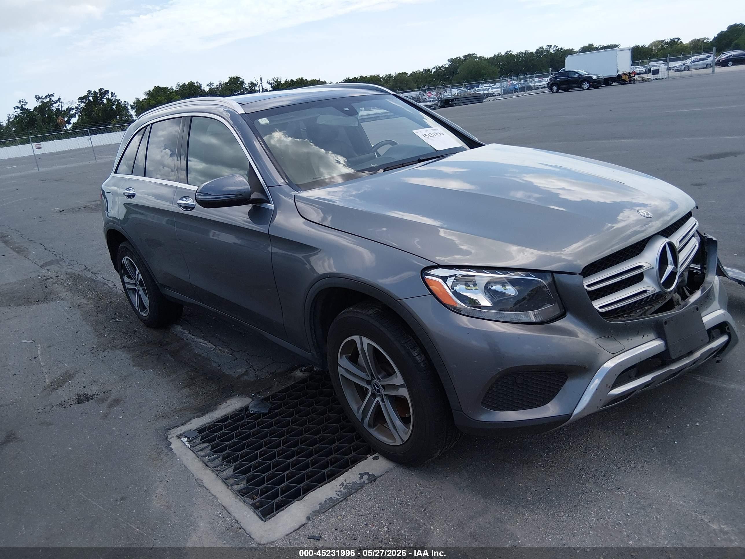 2019 Mercedes-Benz GLC 300, VIN WDC0G4KB5KF491645 — Front end