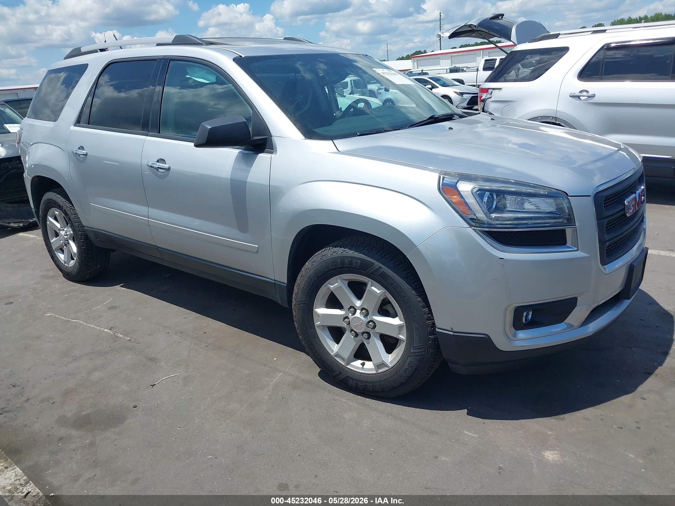 2014 GMC Acadia SLE, VIN 1GKKRPKD1EJ274319 — Front end