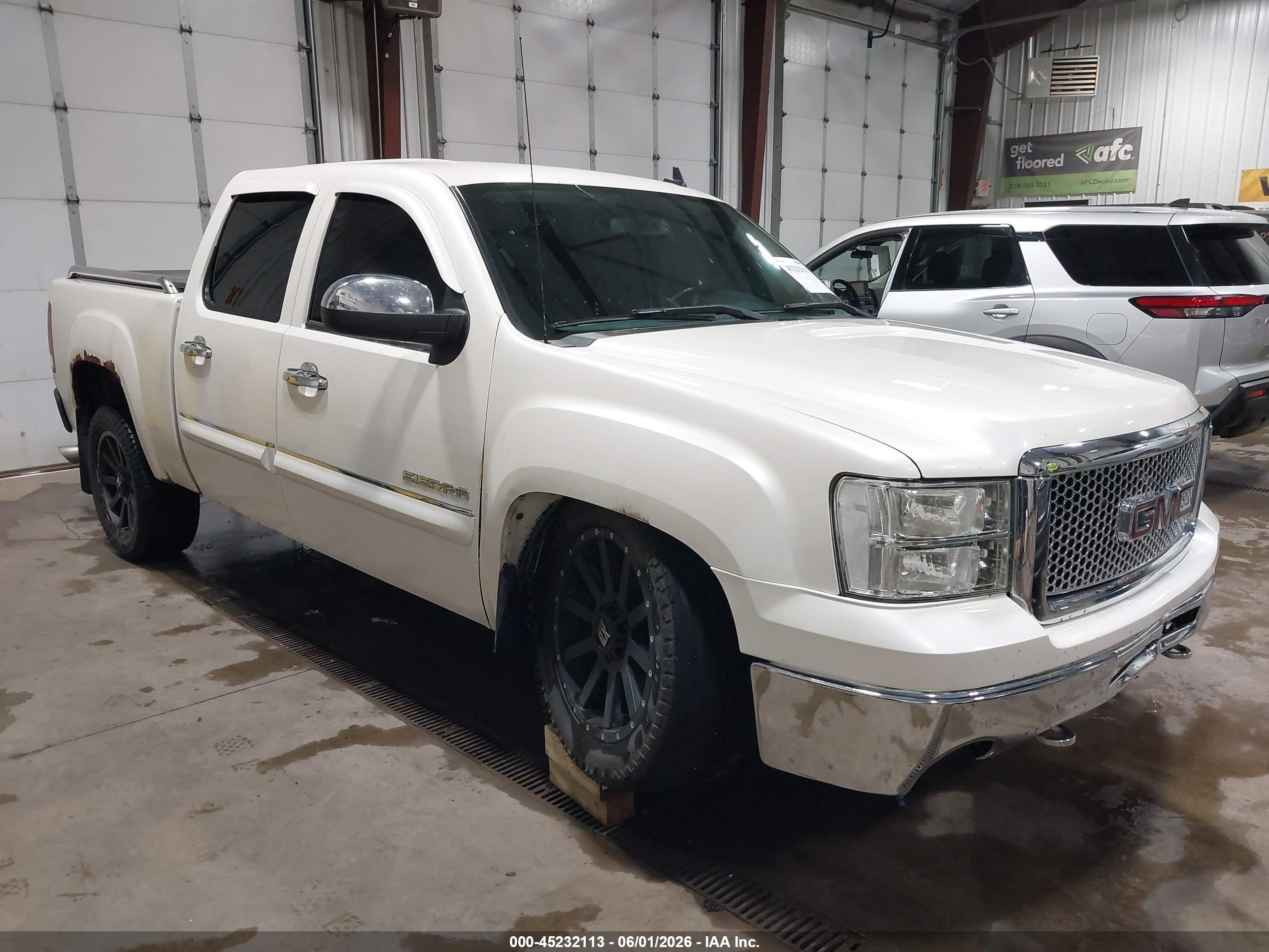 2010 GMC Sierra 1500 SLT, VIN 3GTRKWE35AG292152 — Front end