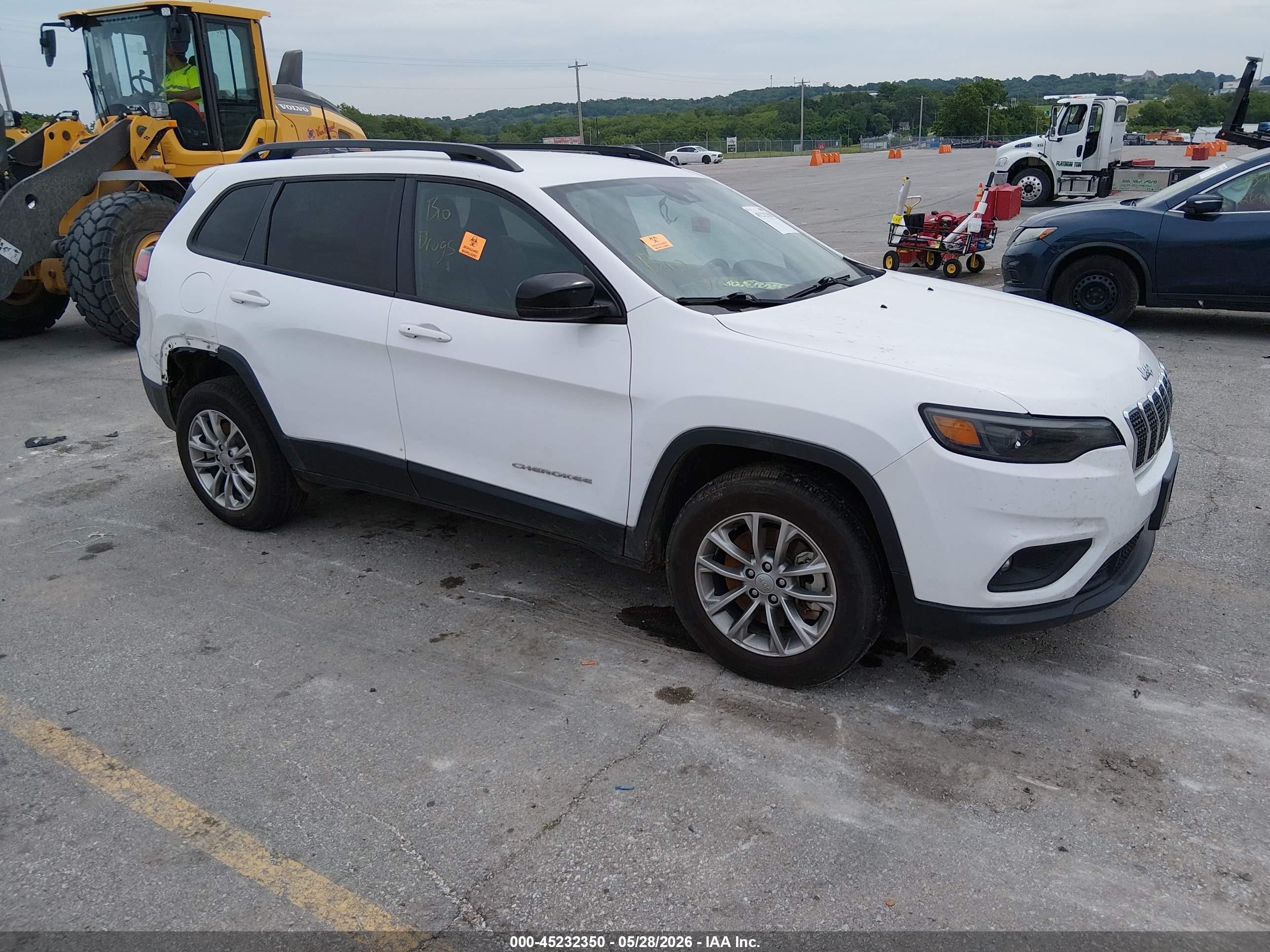 2022 Jeep Cherokee Latitude Lux, VIN 1C4PJMMN0ND526010 — Биологическое загрязнение