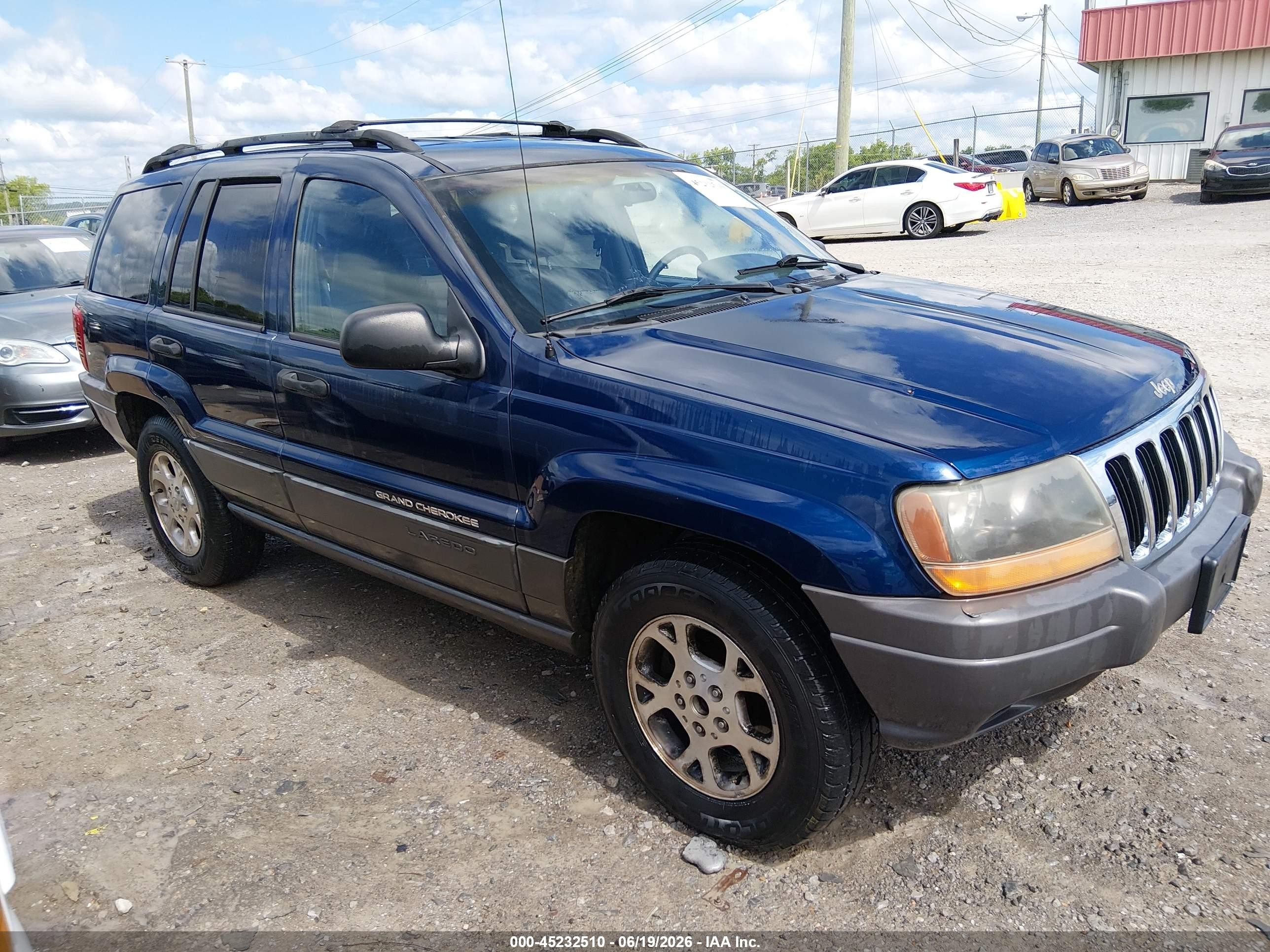 2001 Jeep Grand Cherokee Laredo, VIN 1J4GX48S11C620843 — Normal wear