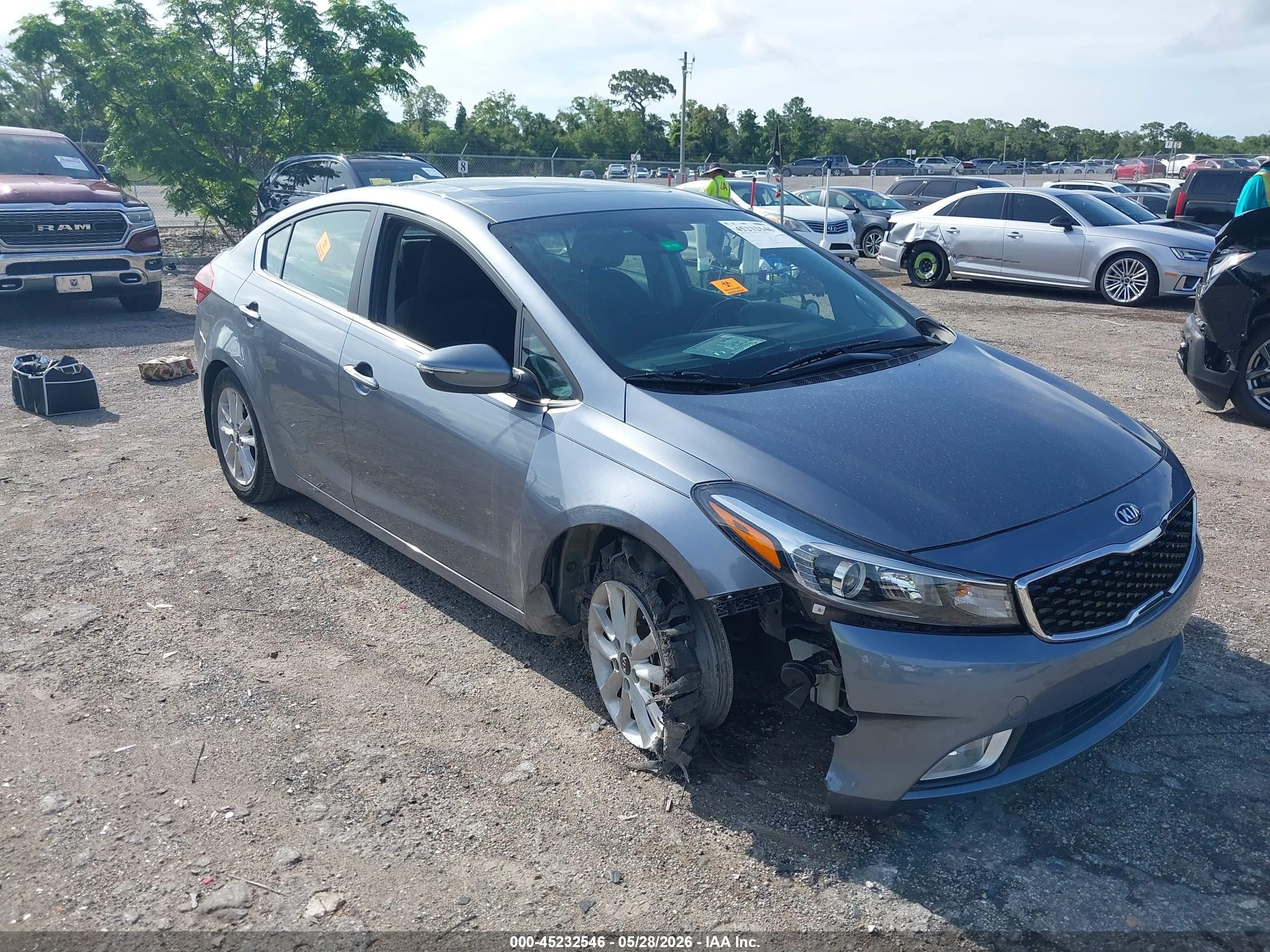 2017 Kia Forte S, VIN 3KPFL4A7XHE143707 — Front end