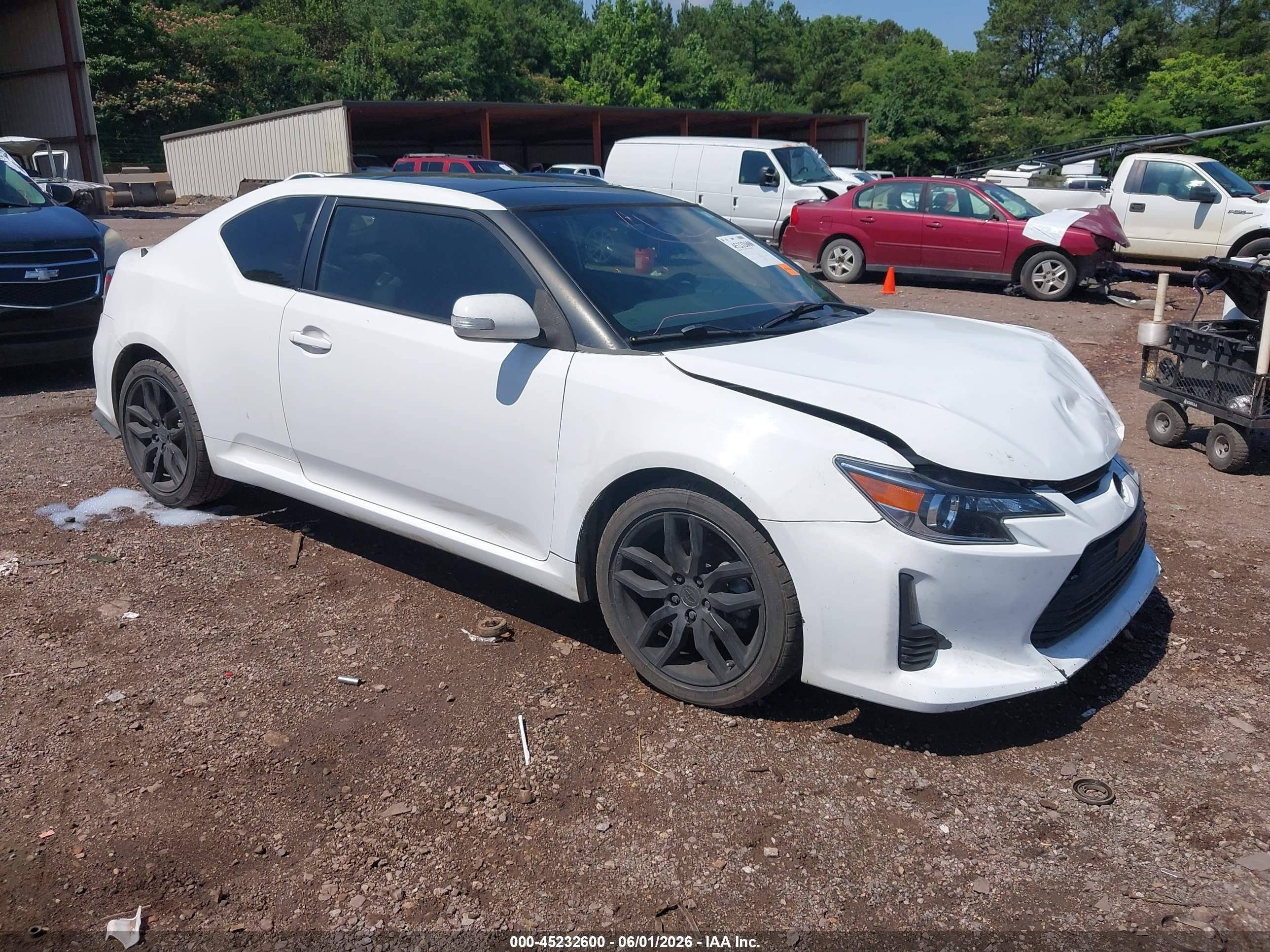 2014 Scion tC, VIN JTKJF5C72E3074043 — Front end