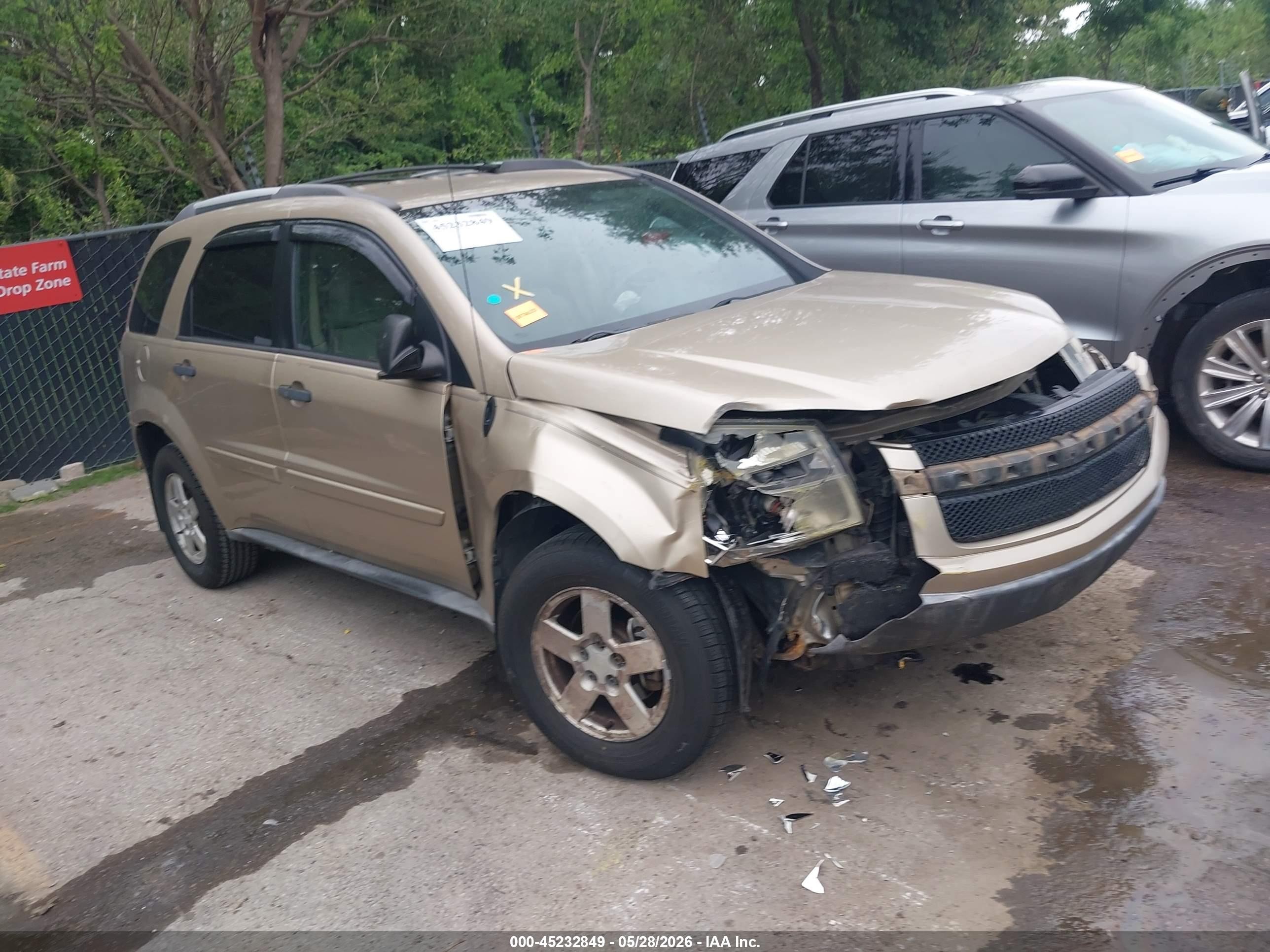 2005 Chevrolet Equinox LS, VIN 2CNDL13F356148815 — Front end