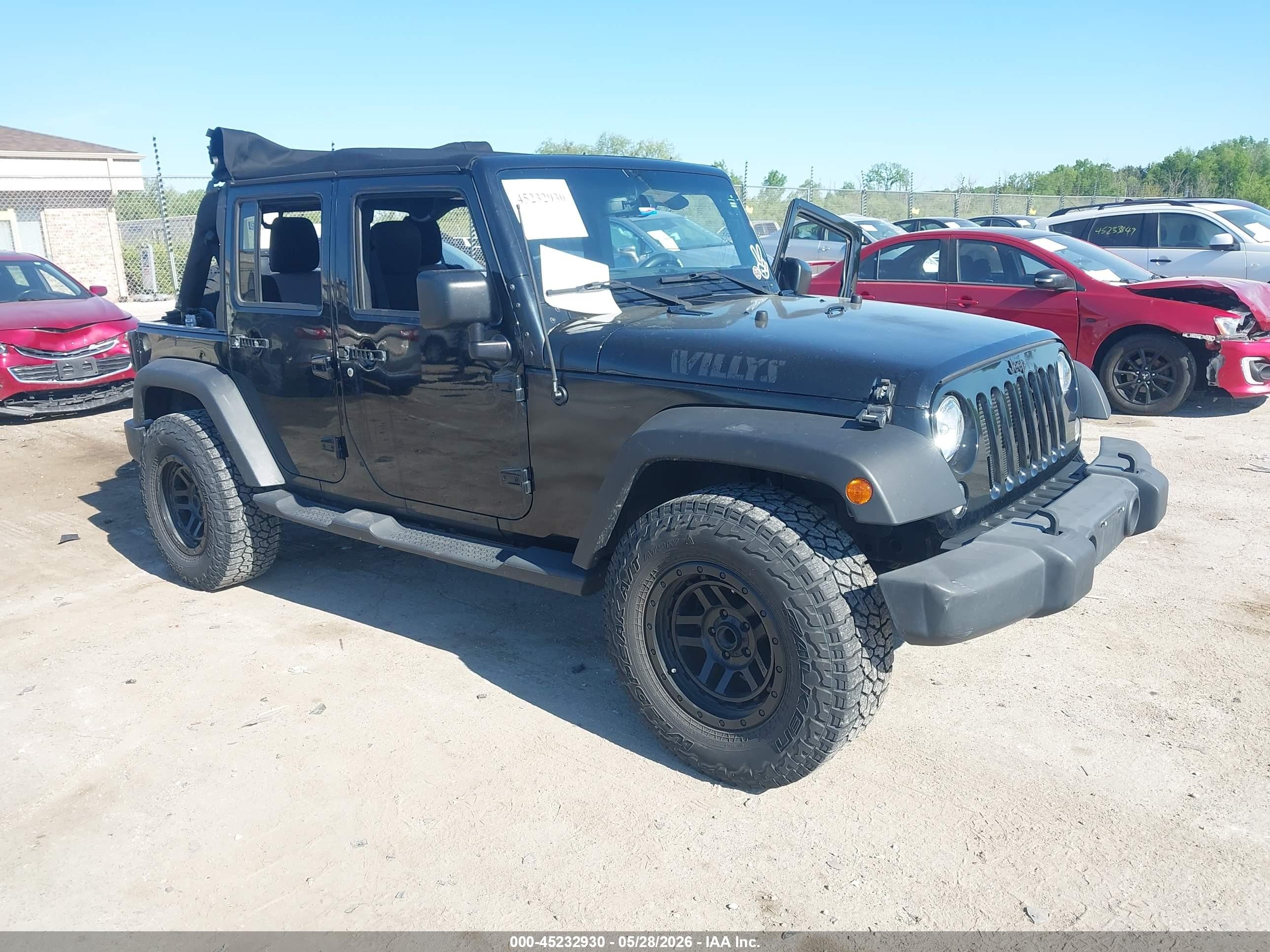 2015 Jeep Wrangler Unlimited Sport, VIN 1C4BJWDG2FL695279 — Бок