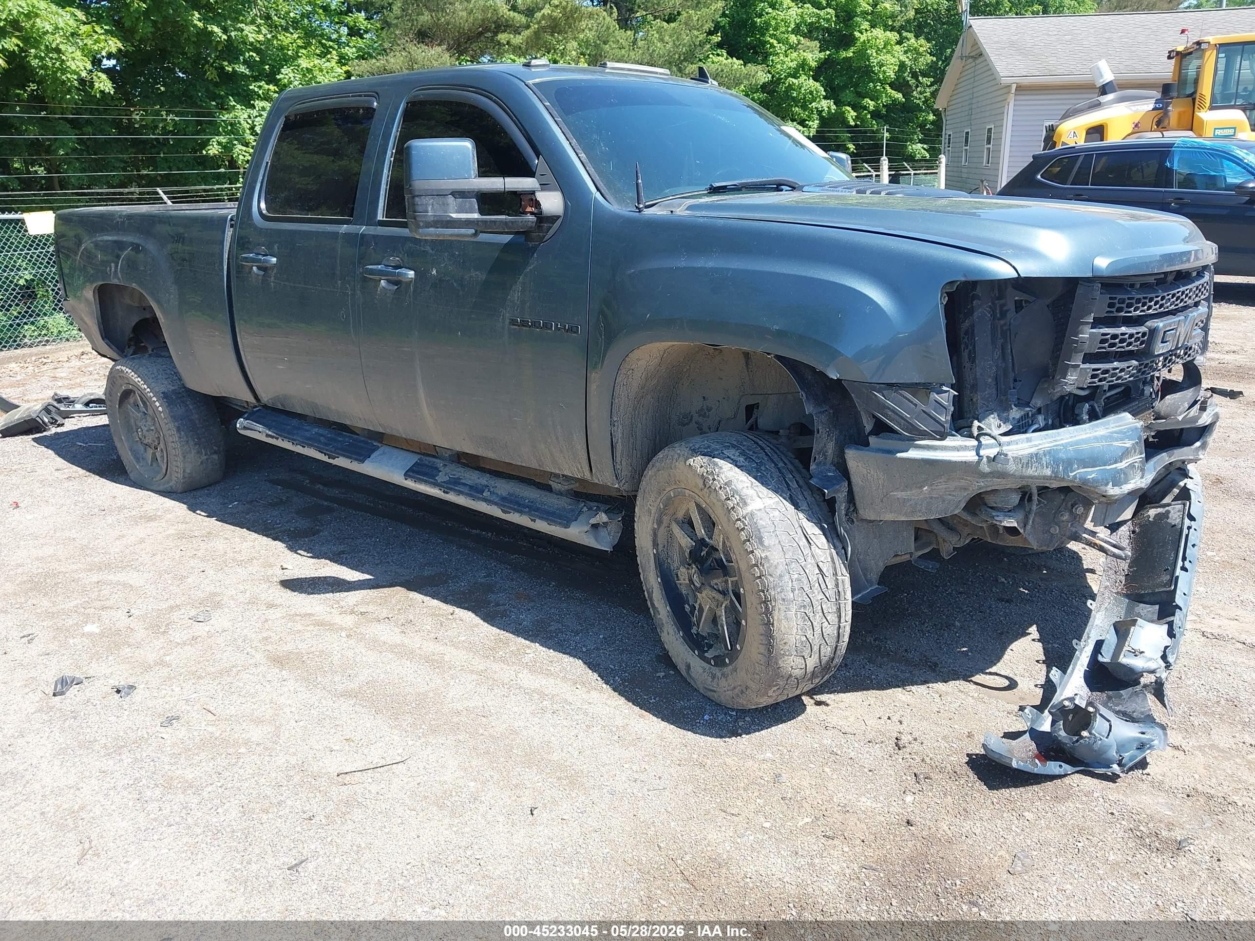 2012 GMC Sierra 2500HD SLE, VIN 1GT120C89CF161996 — Front end