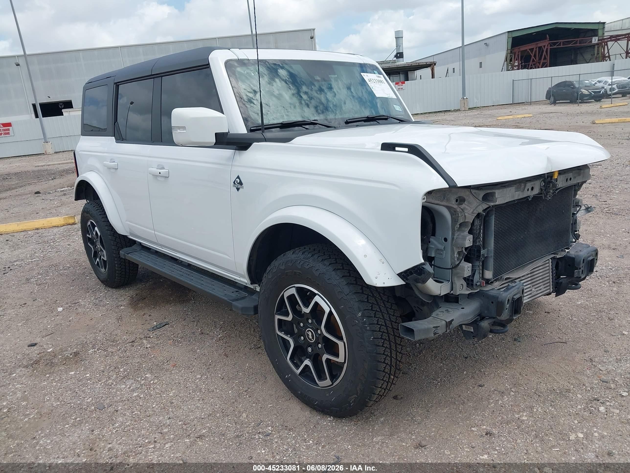 2023 Ford Bronco Badlands, VIN 1FMEE5DP8PLB68677 — Front end