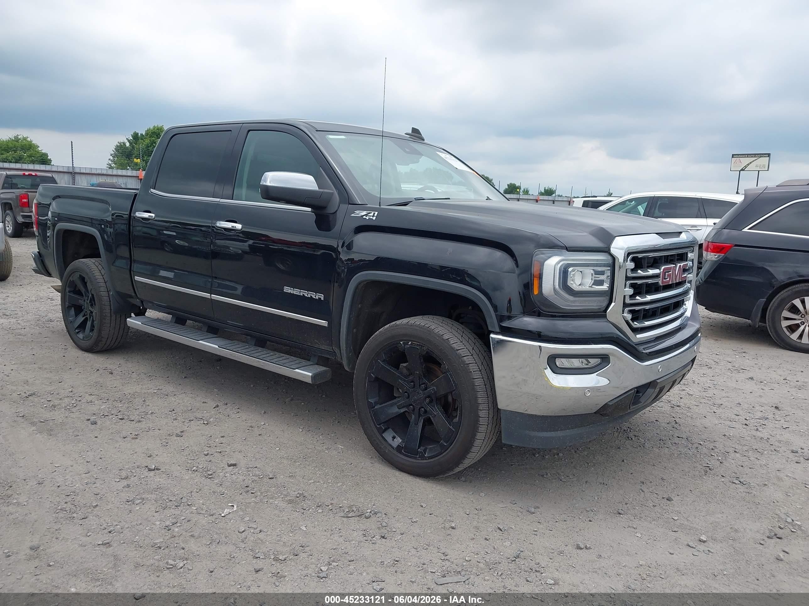 2018 GMC Sierra 1500 SLT, VIN 3GTU2NEJ8JG616441 — Side
